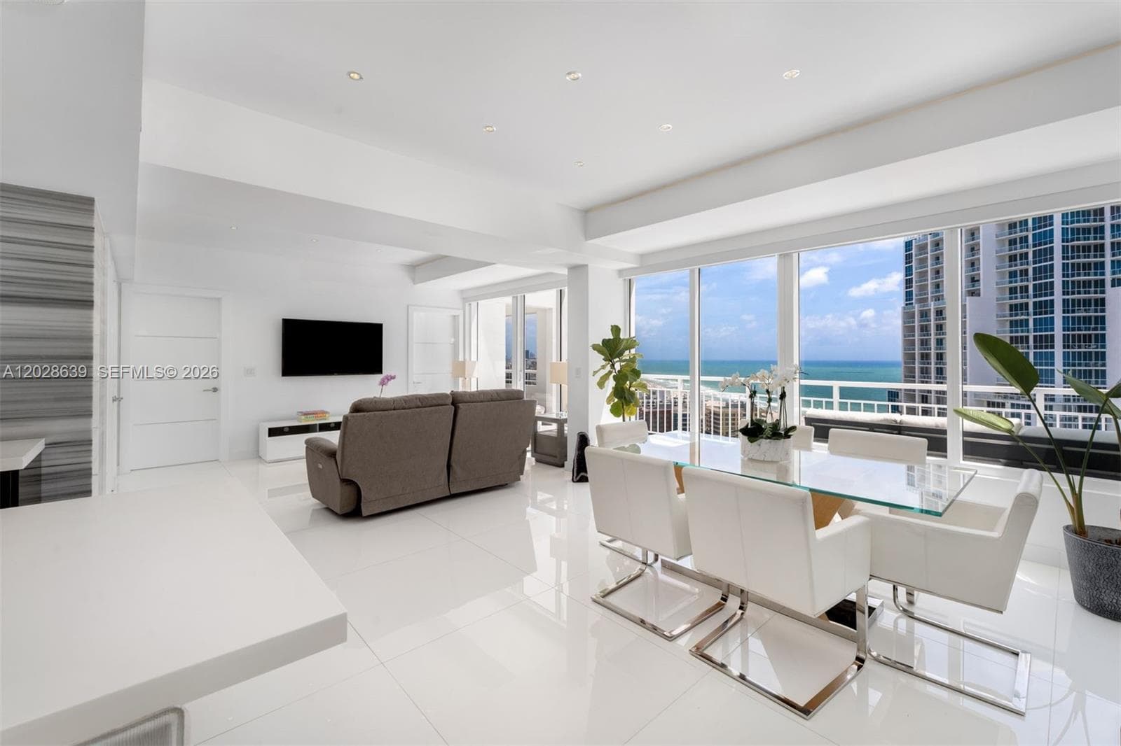 A12028639 — Miami Beach — 2