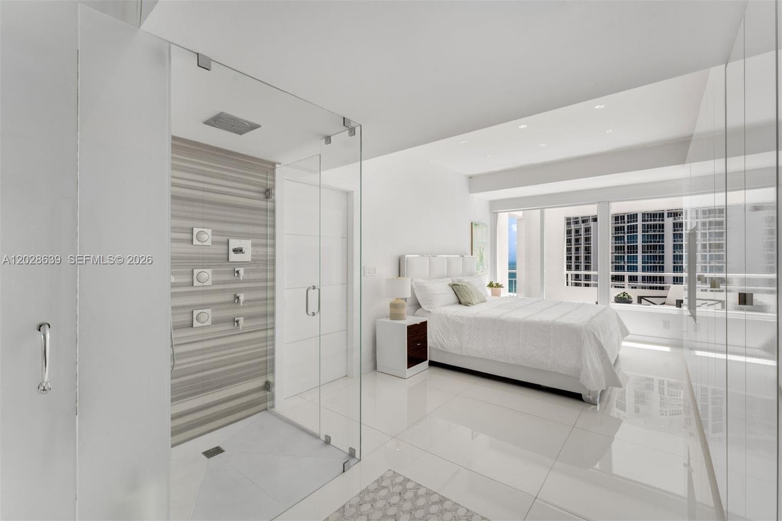A12028639 — Miami Beach — 13