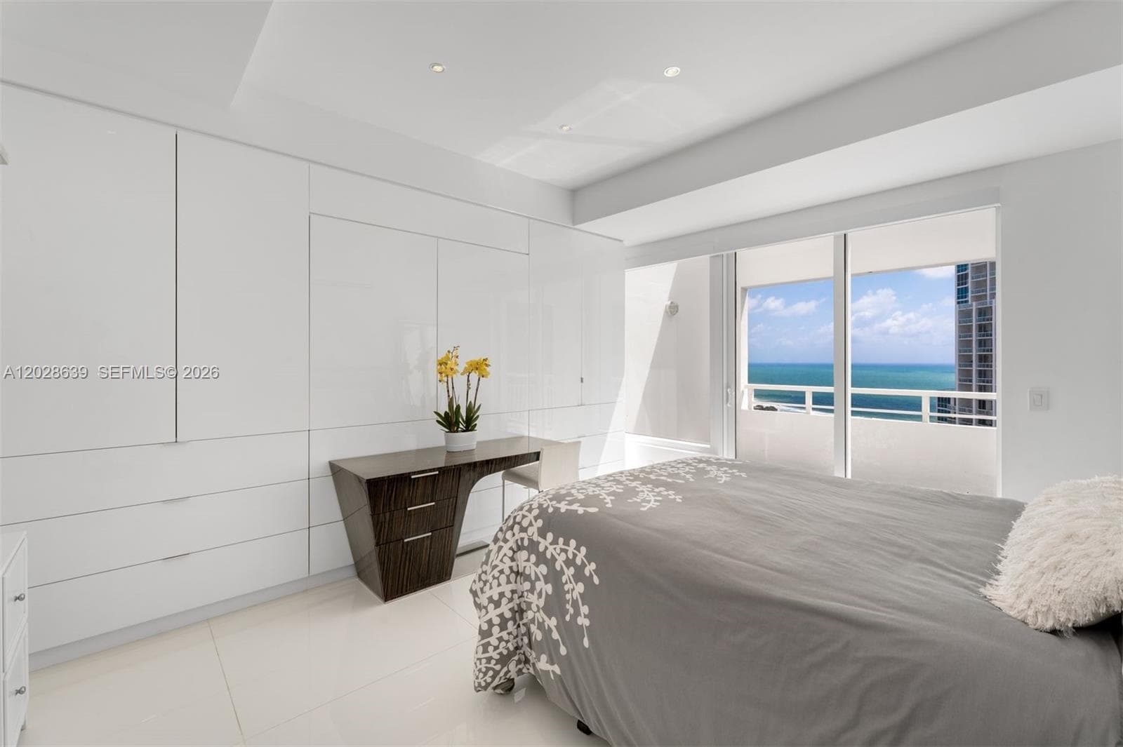 A12028639 — Miami Beach — 16