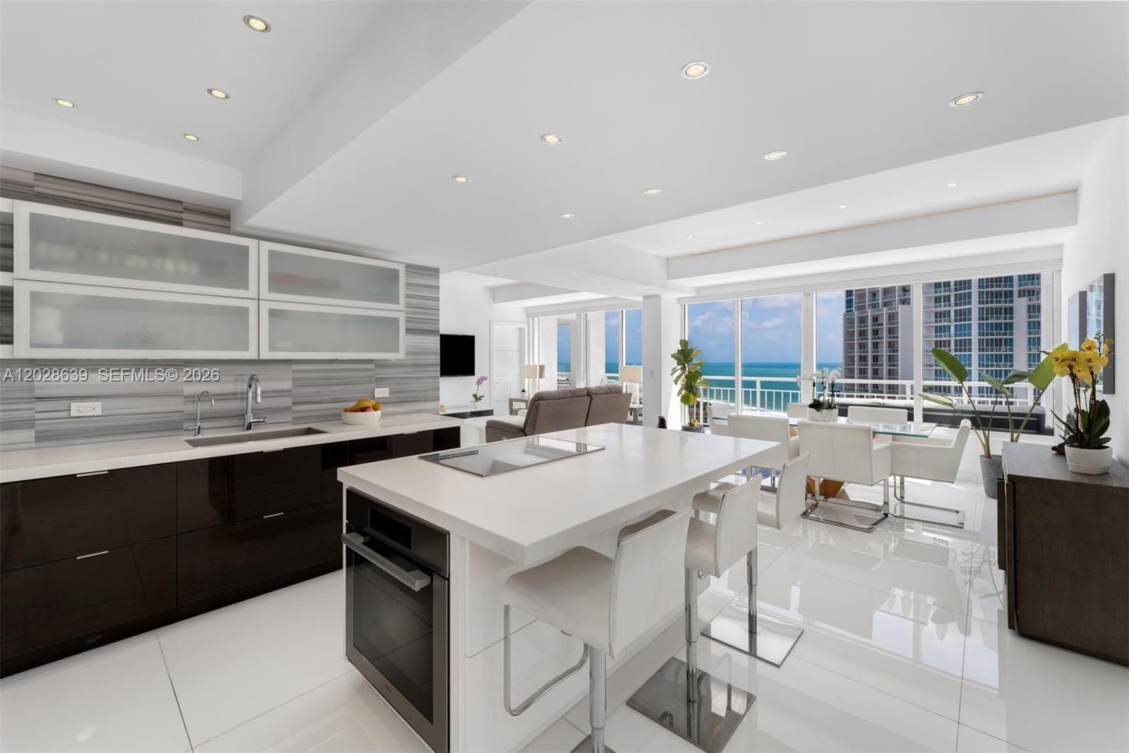 A12028639 — Miami Beach — 7