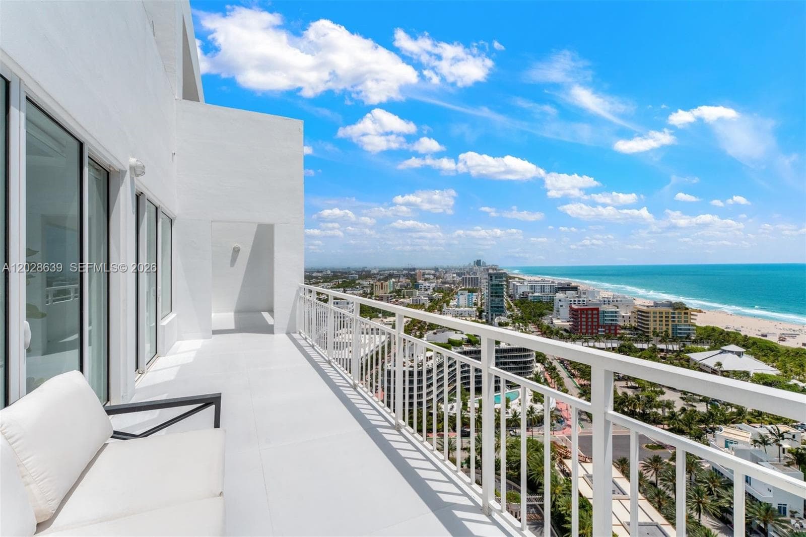 A12028639 — Miami Beach