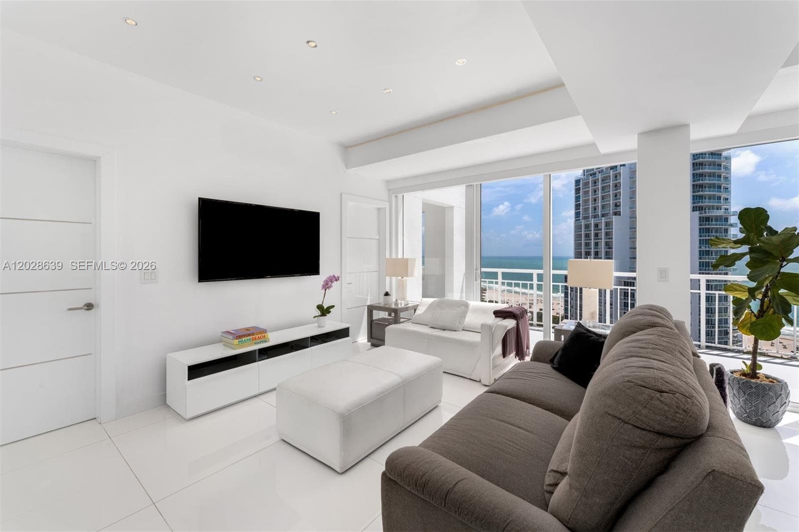 A12028639 — Miami Beach — 5