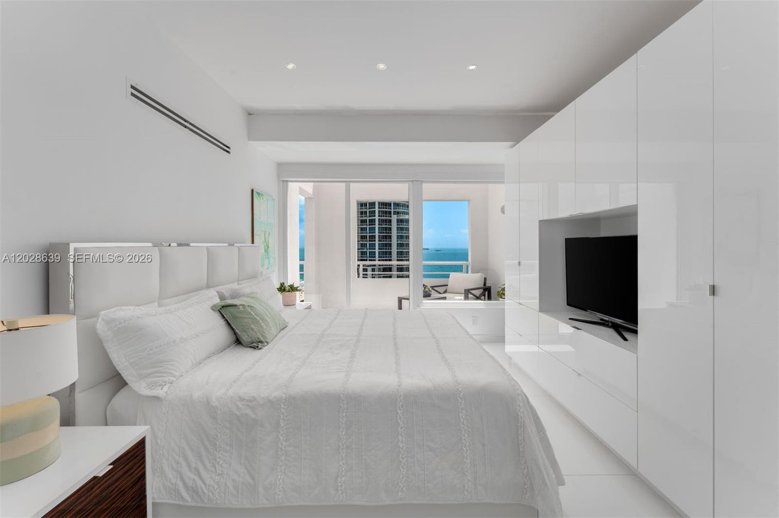A12028639 — Miami Beach — 10