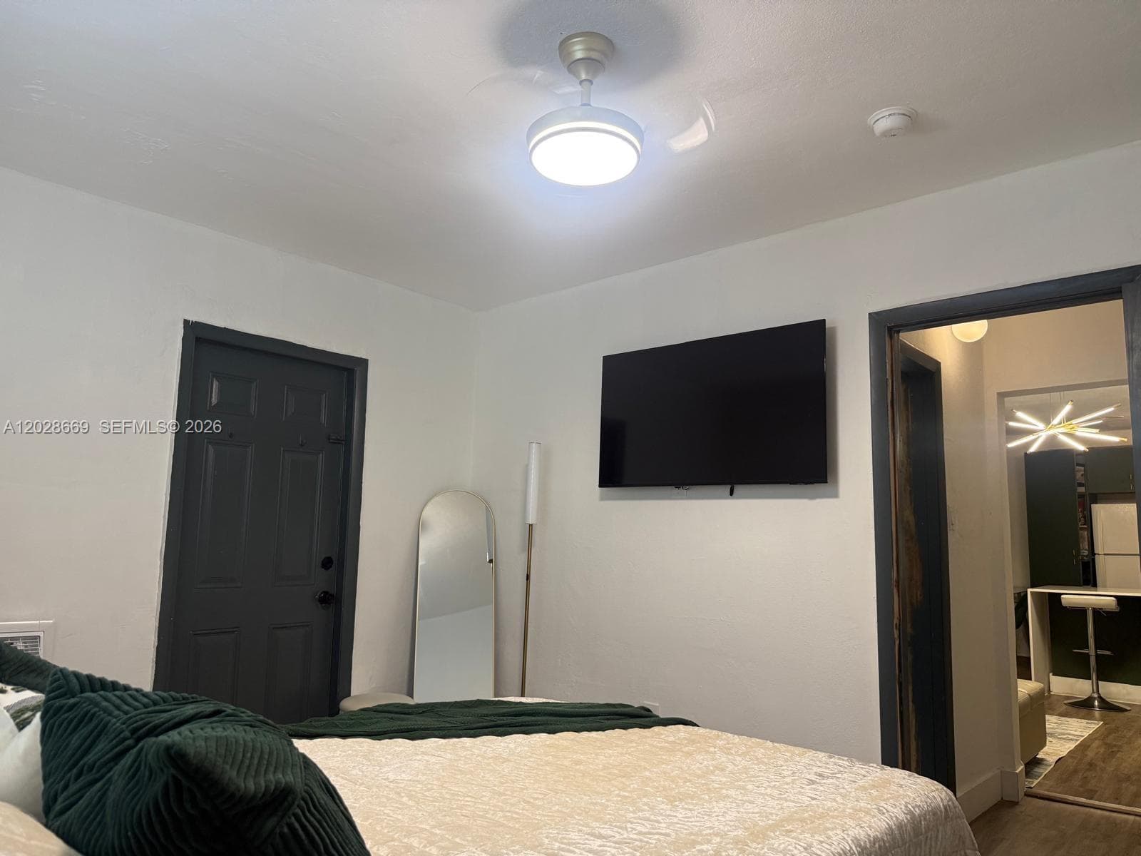 A12028669 — Miami Beach — 16