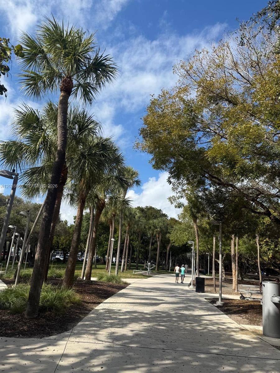 A12028669 — Miami Beach — 12