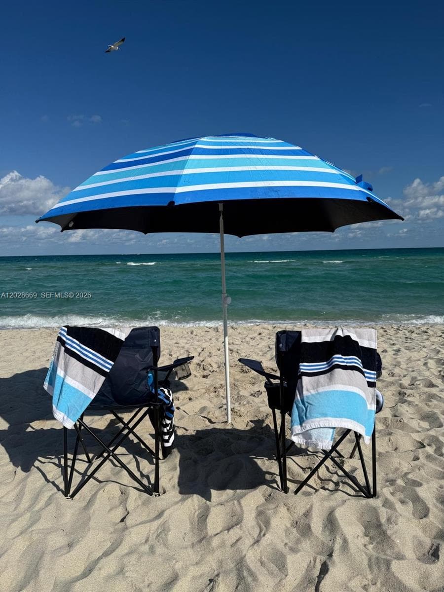 A12028669 — Miami Beach — 15