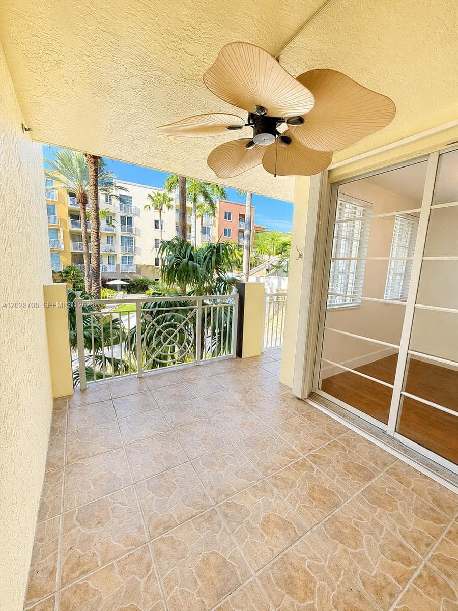 A12028708 — Miami Beach — 21