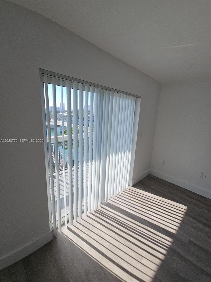 A12028770 — Miami Beach — 7