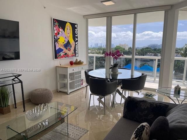 A12028870 — Miami Beach