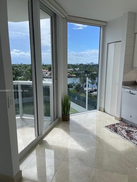 A12028870 — Miami Beach — 8