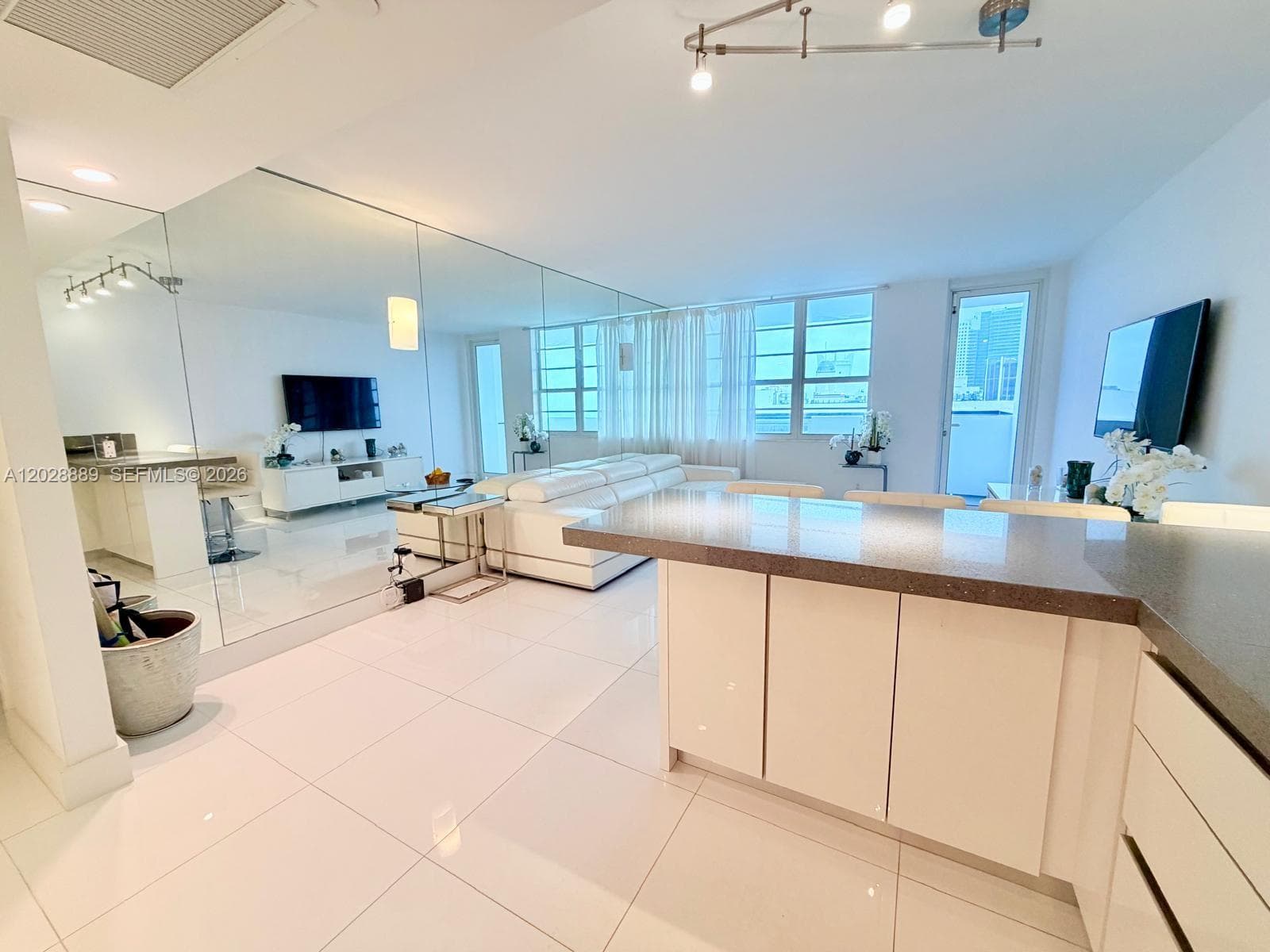 A12028889 — Miami Beach — 2