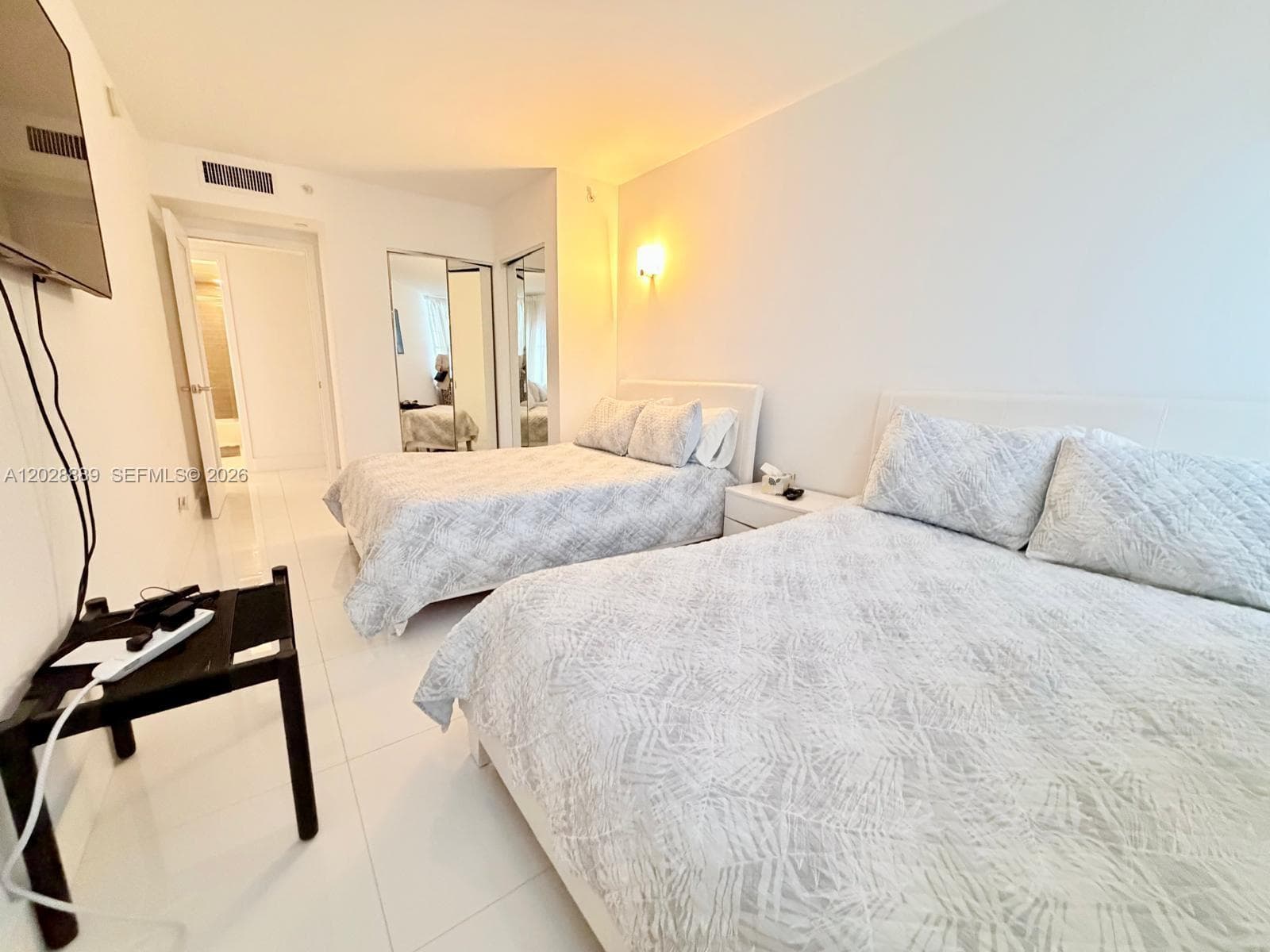 A12028889 — Miami Beach — 13