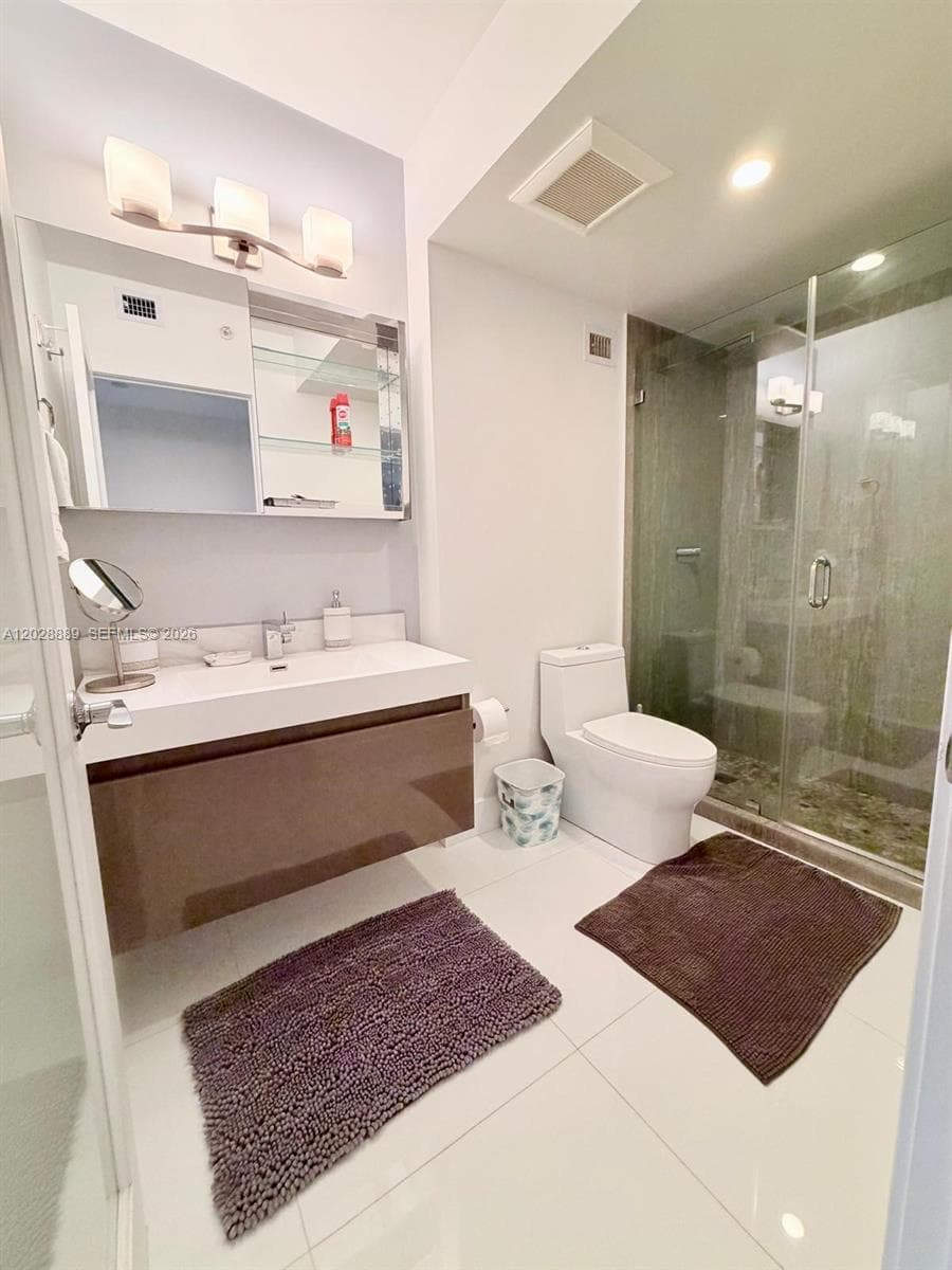 A12028889 — Miami Beach — 7