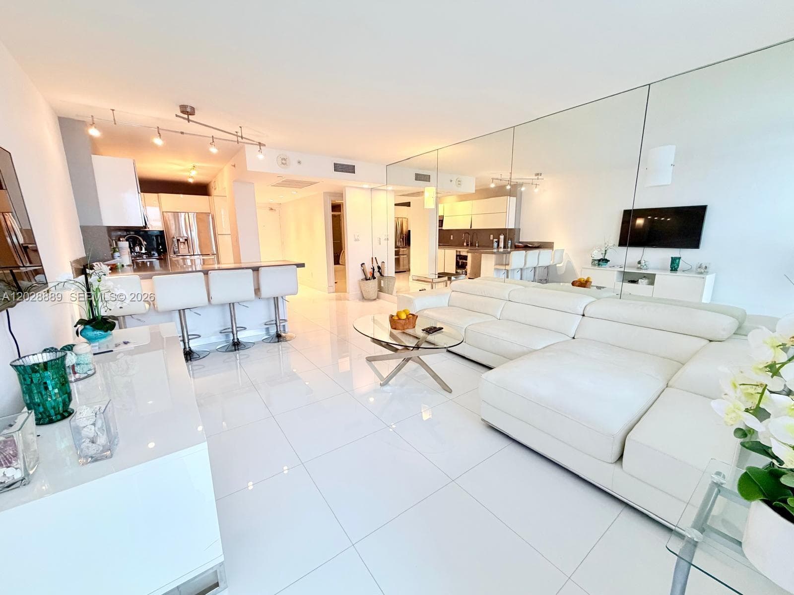 A12028889 — Miami Beach