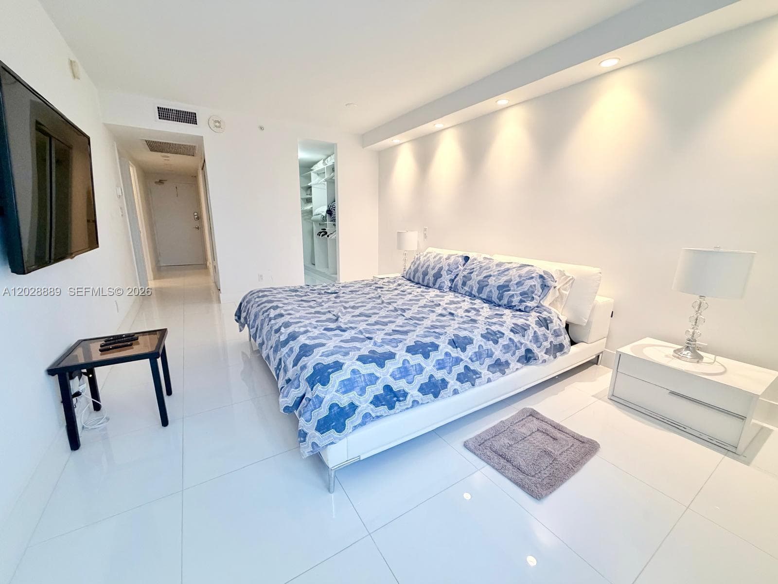 A12028889 — Miami Beach — 9