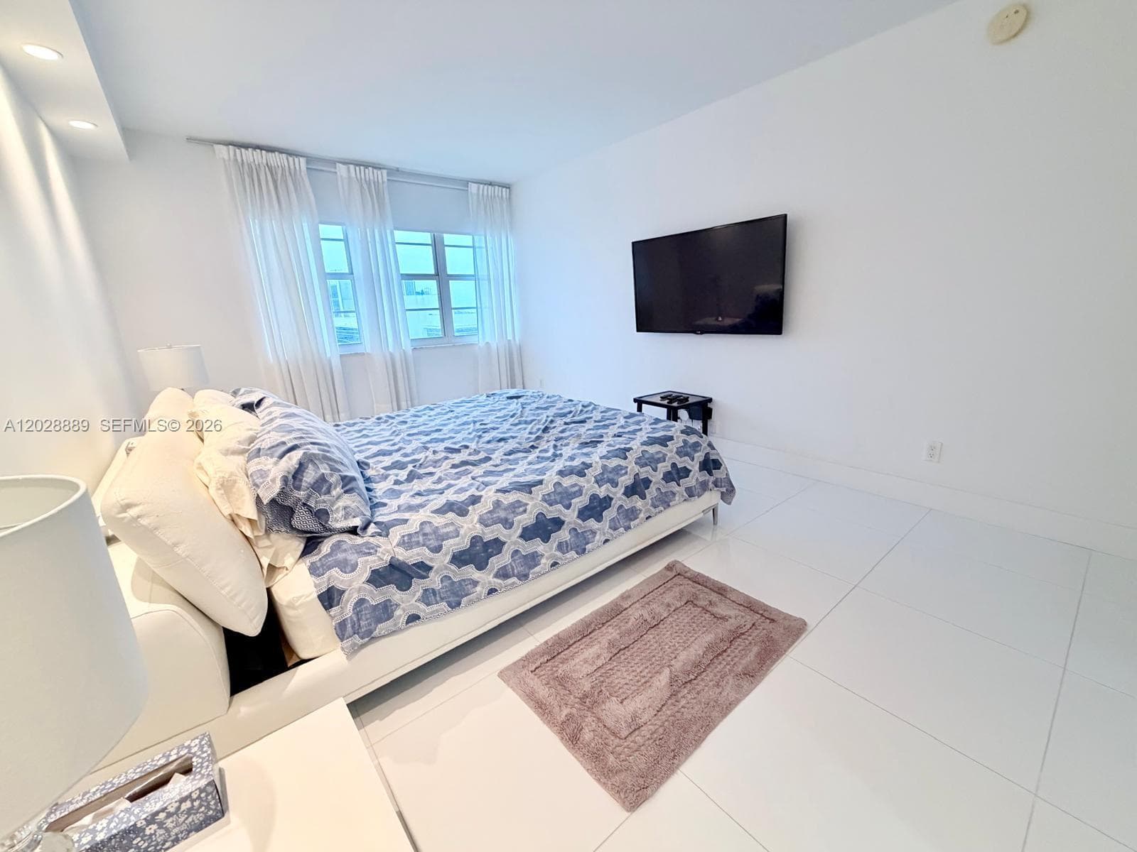 A12028889 — Miami Beach — 11