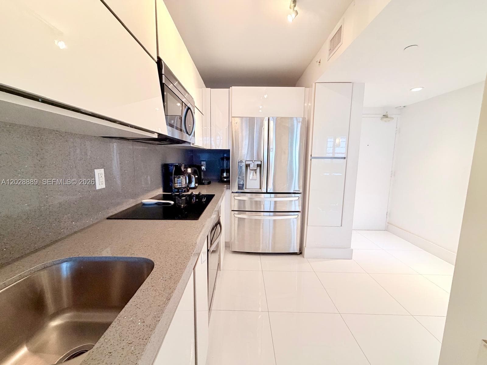 A12028889 — Miami Beach — 4