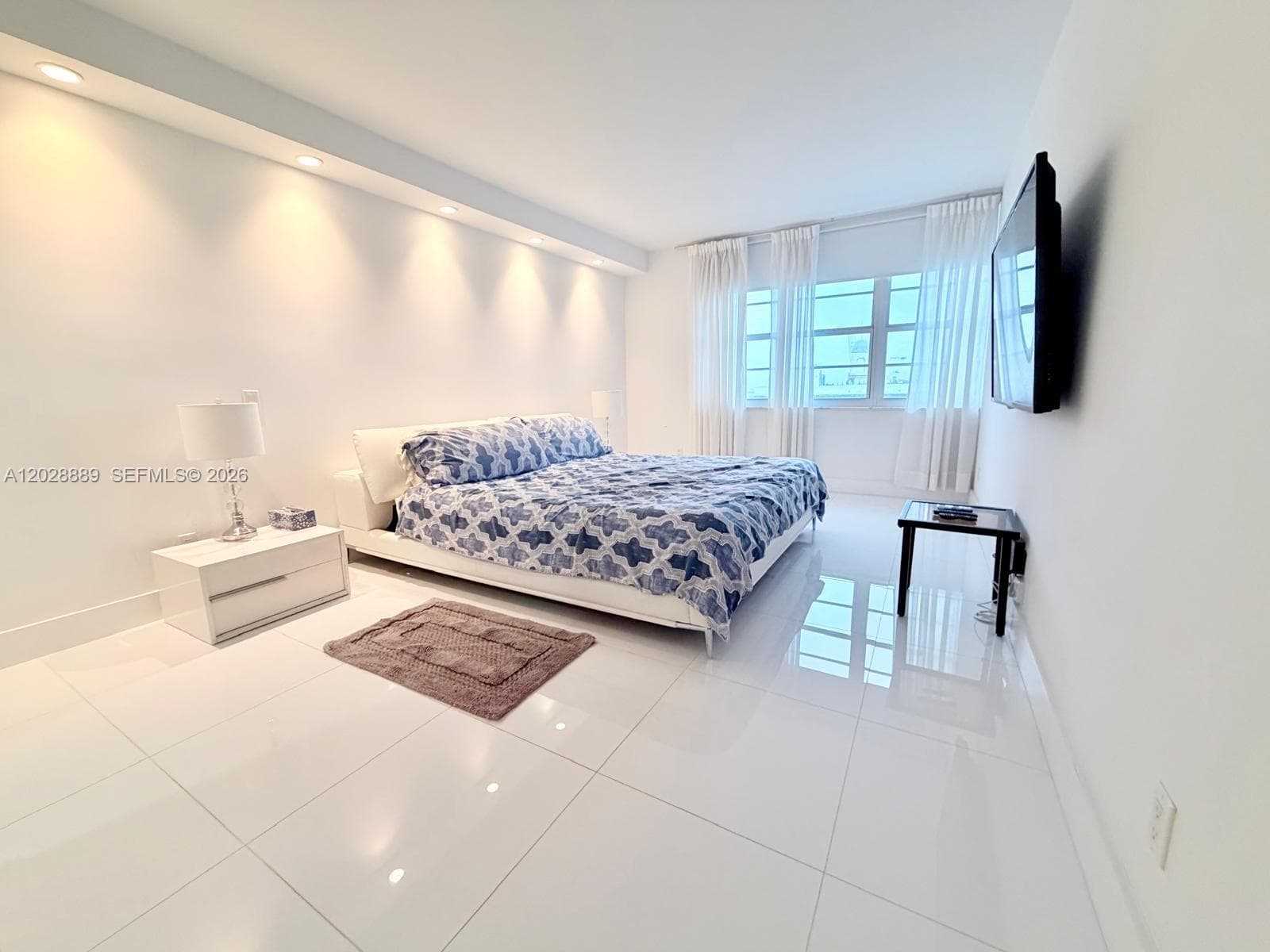 A12028889 — Miami Beach — 8