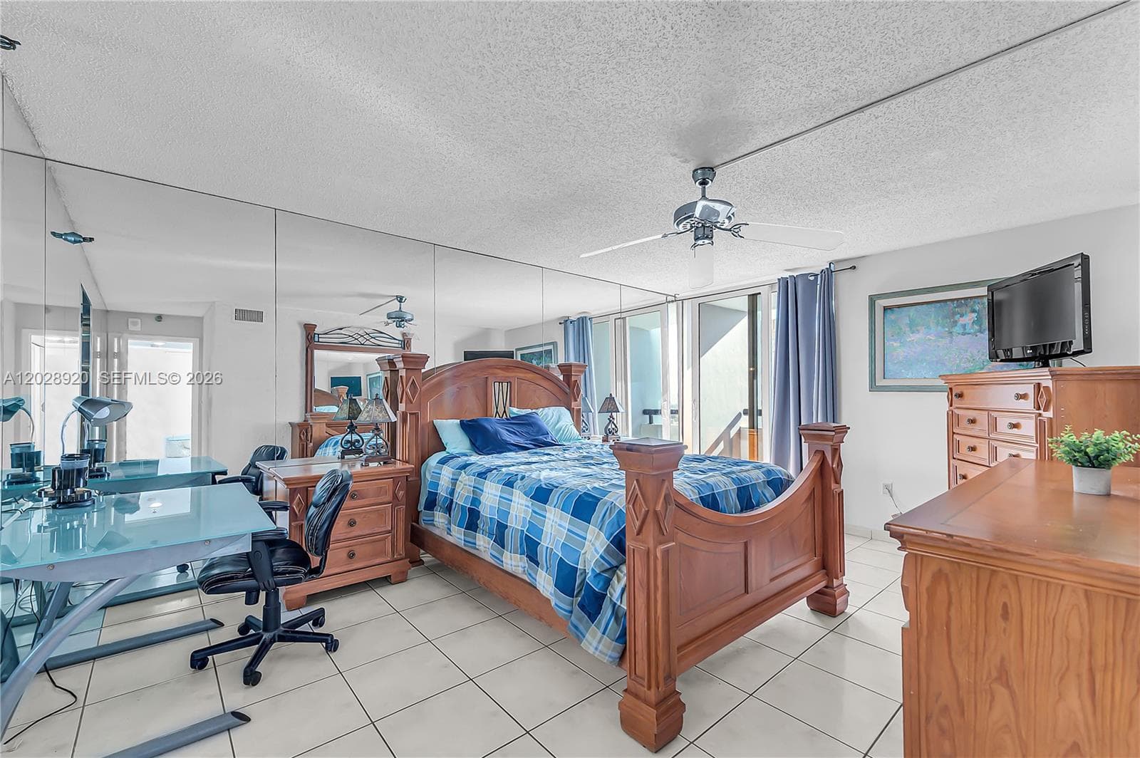 A12028920 — Miami Beach — 17