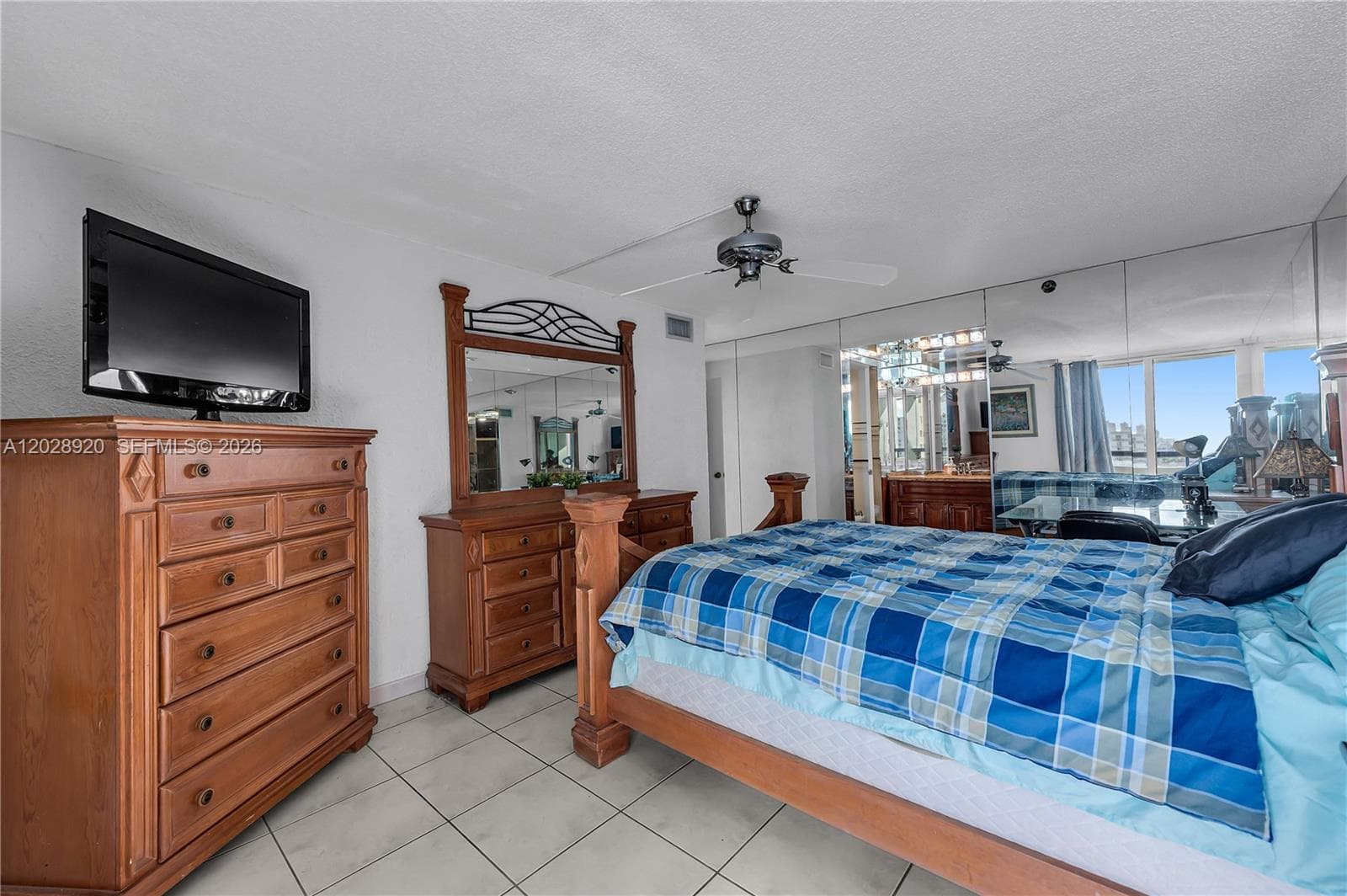 A12028920 — Miami Beach — 18