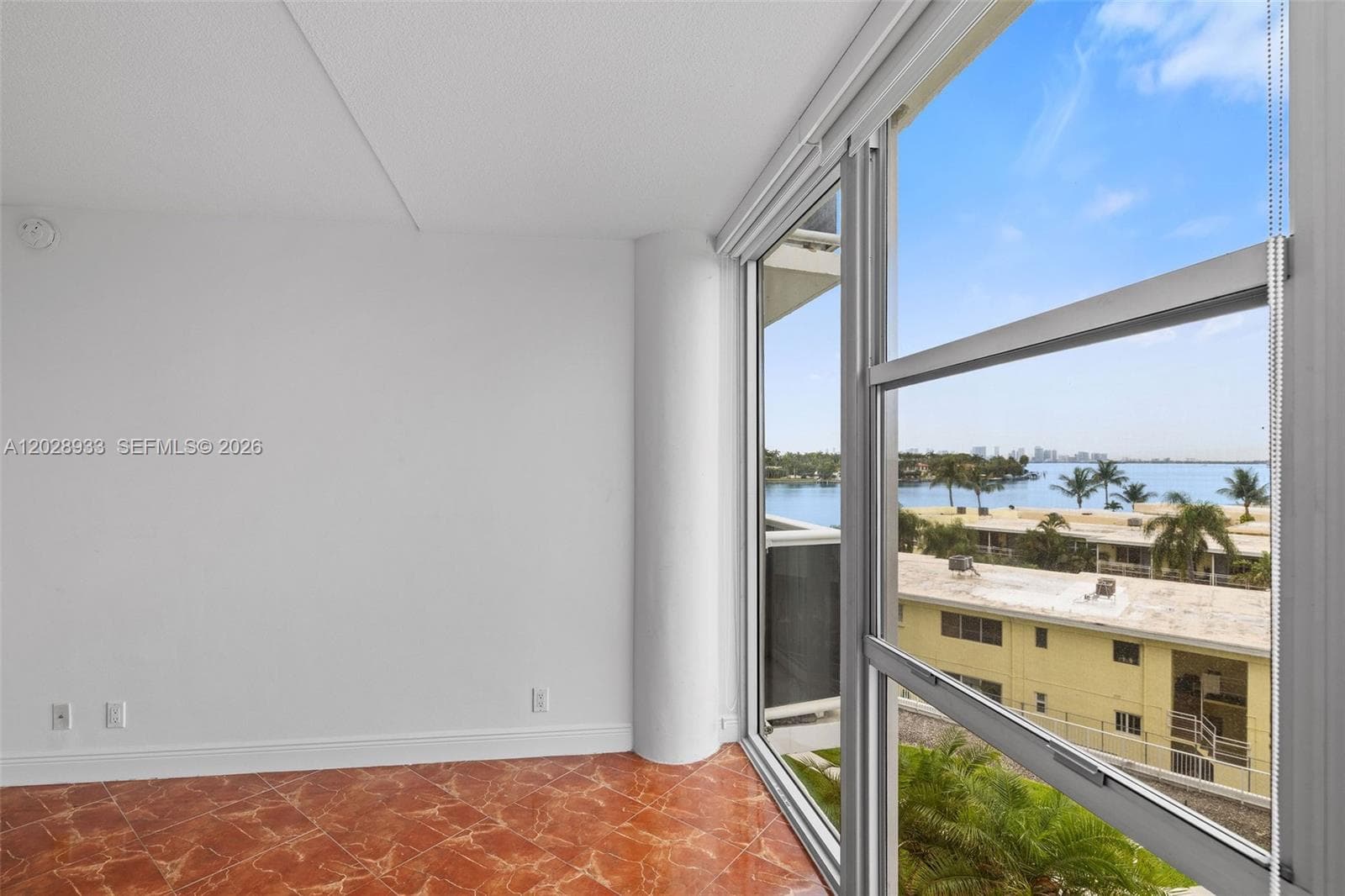 A12028933 — Miami Beach — 16