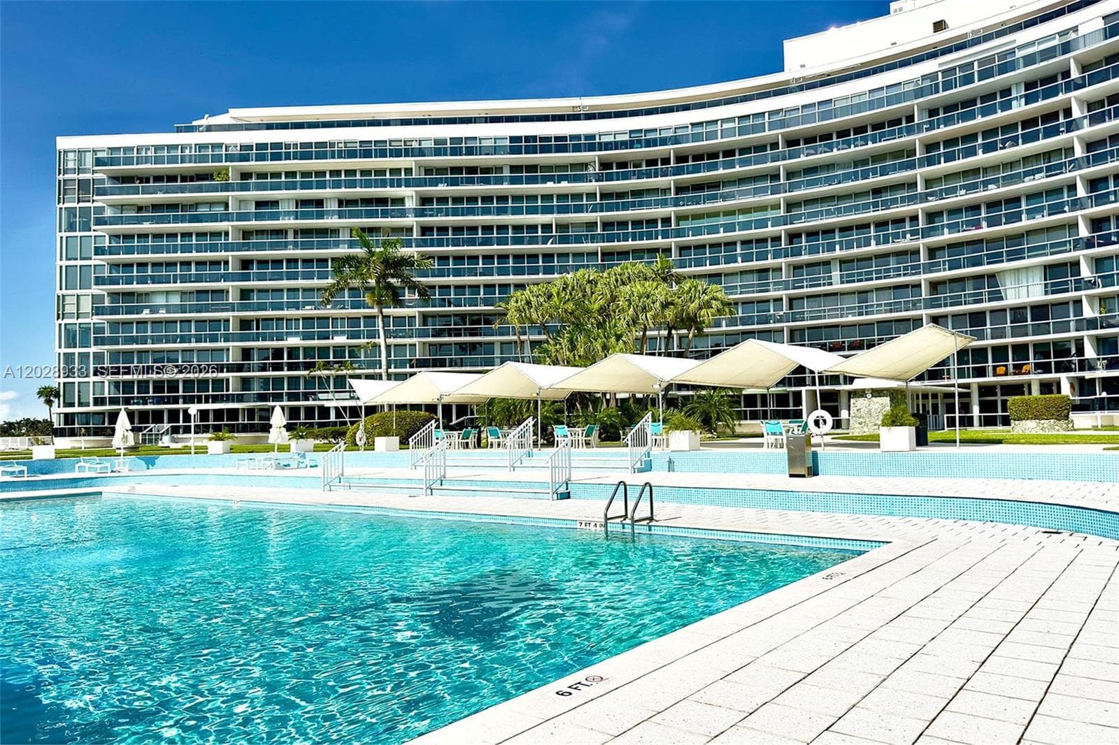 A12028933 — Miami Beach — 28