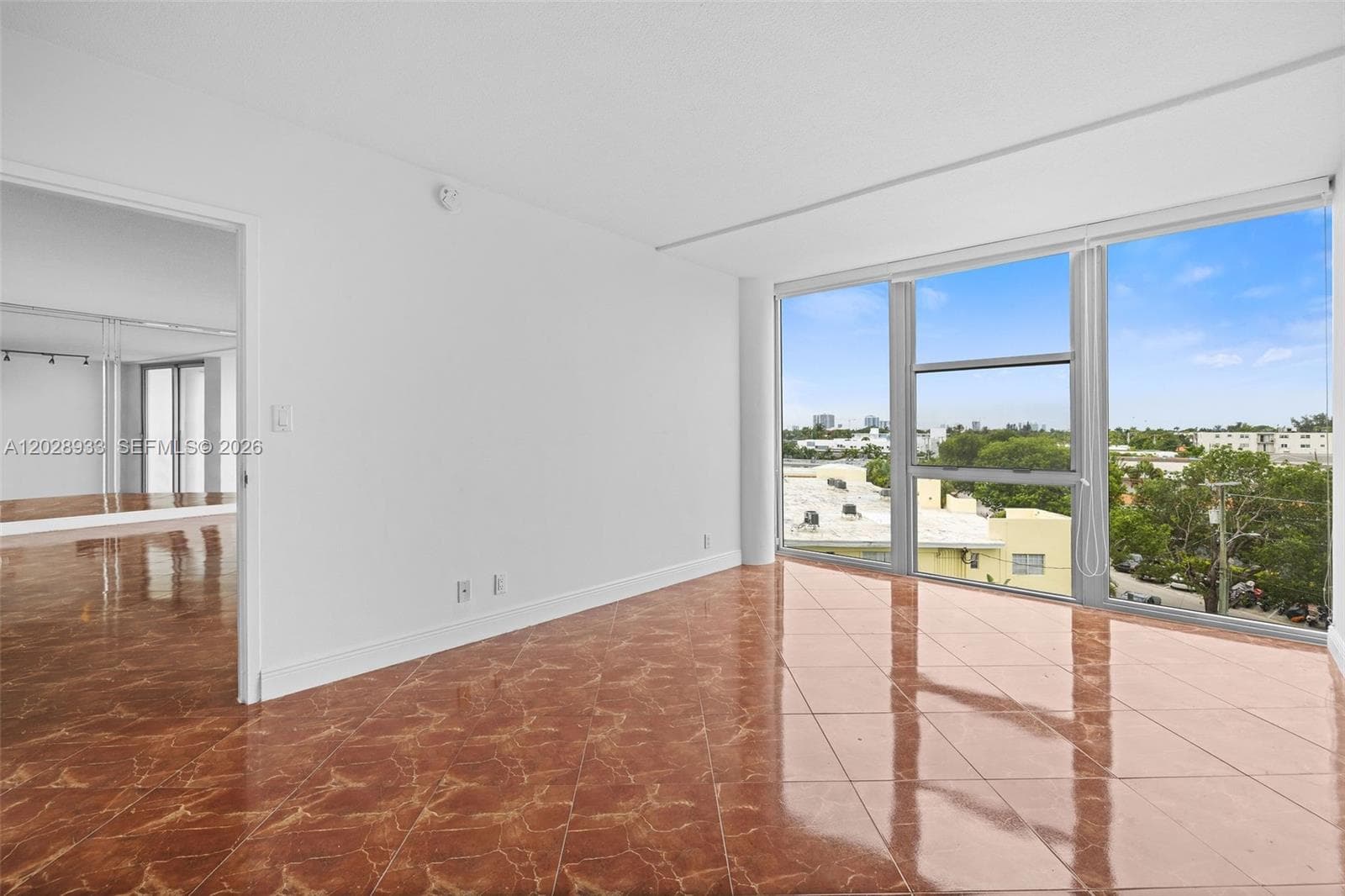 A12028933 — Miami Beach — 14