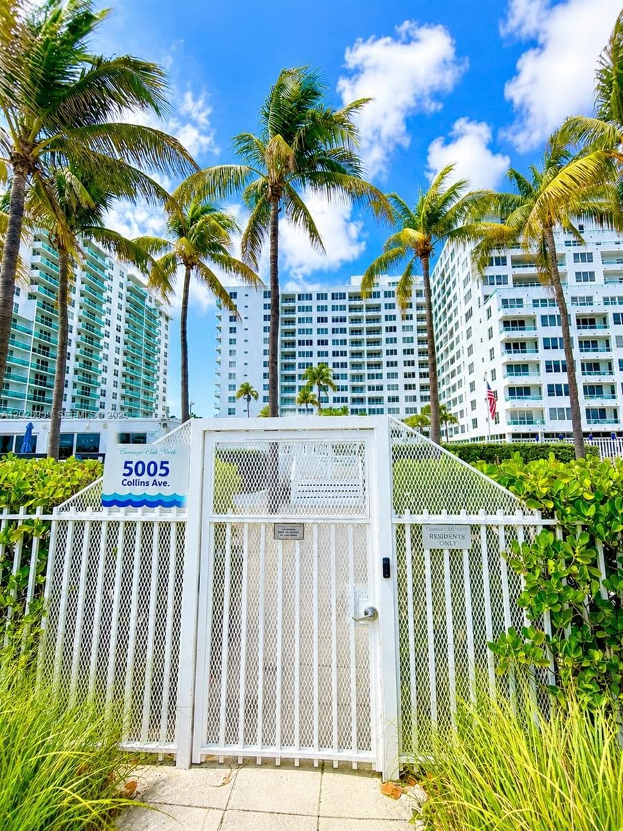 A12028959 — Miami Beach — 26