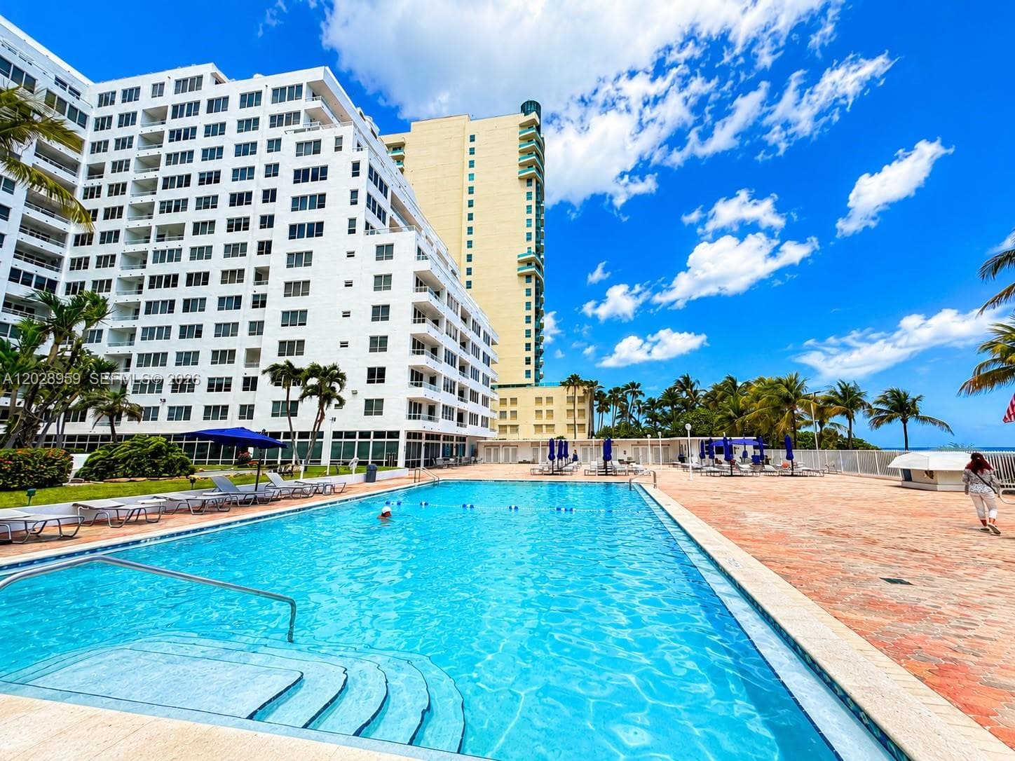A12028959 — Miami Beach — 3