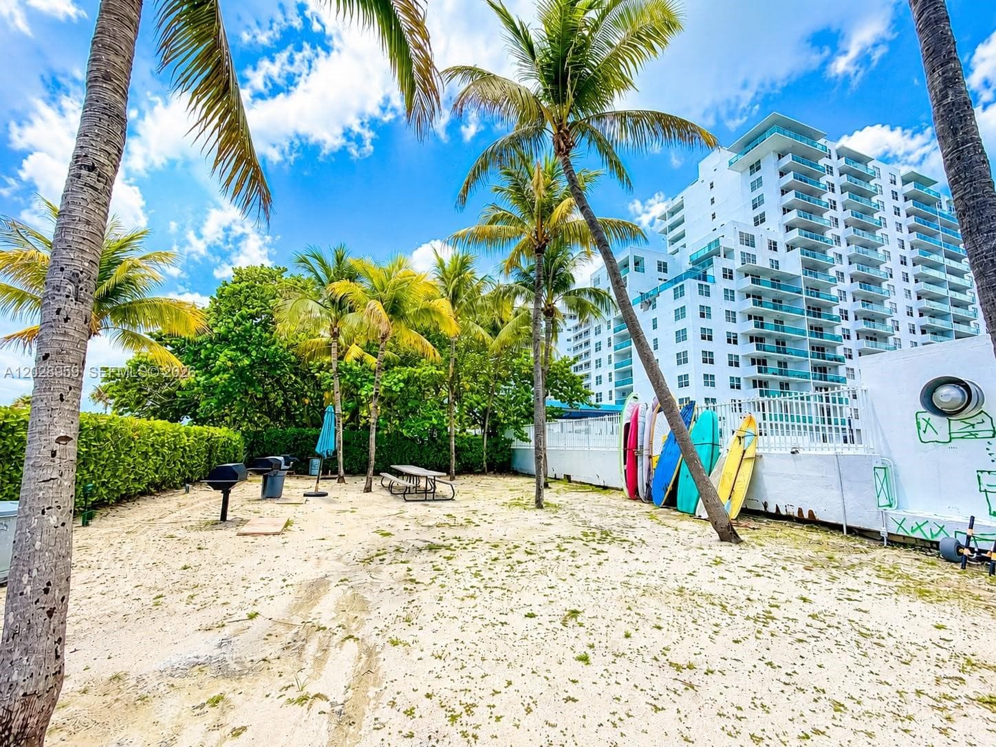 A12028959 — Miami Beach — 28