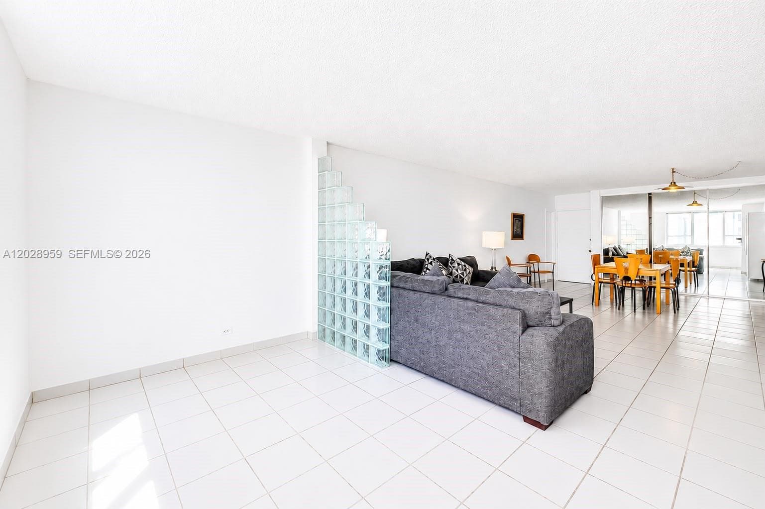 A12028959 — Miami Beach — 9