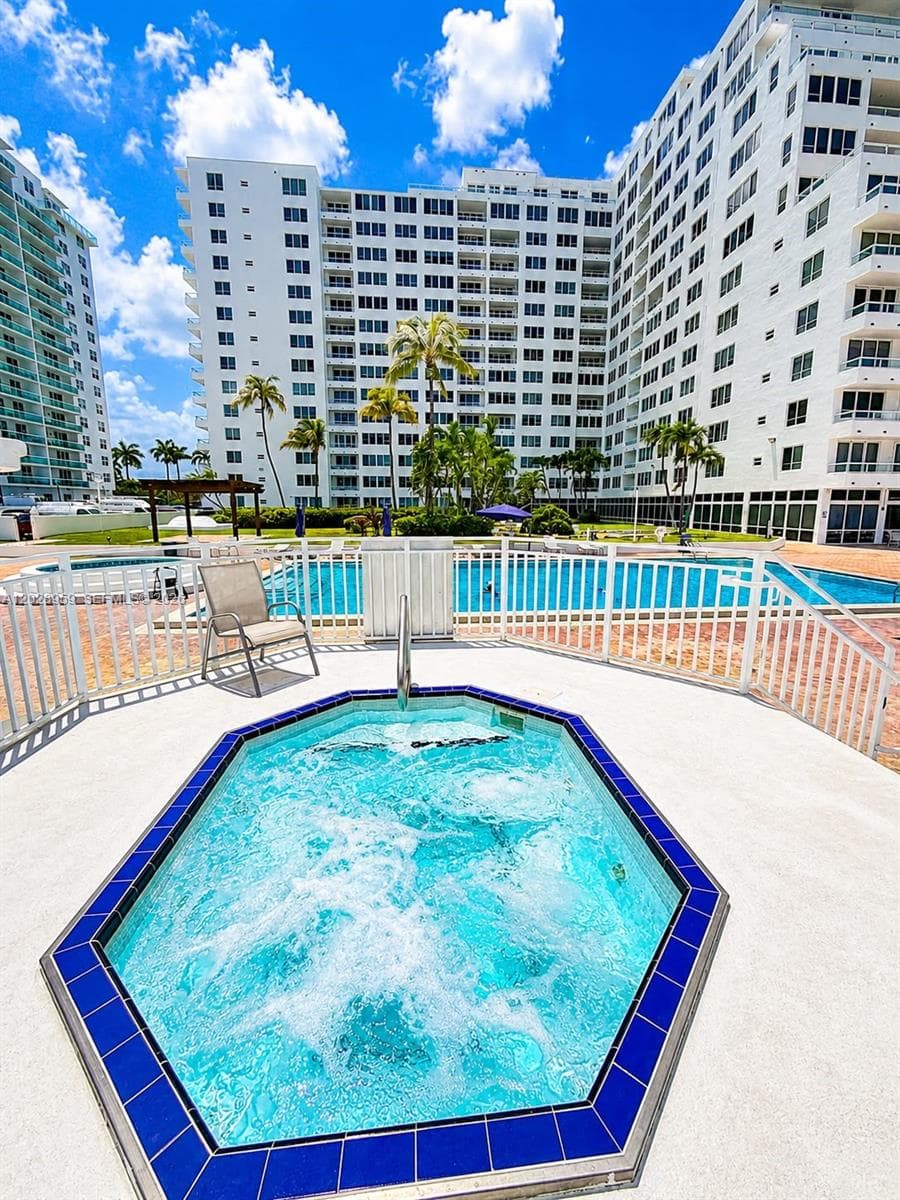 A12028959 — Miami Beach — 4
