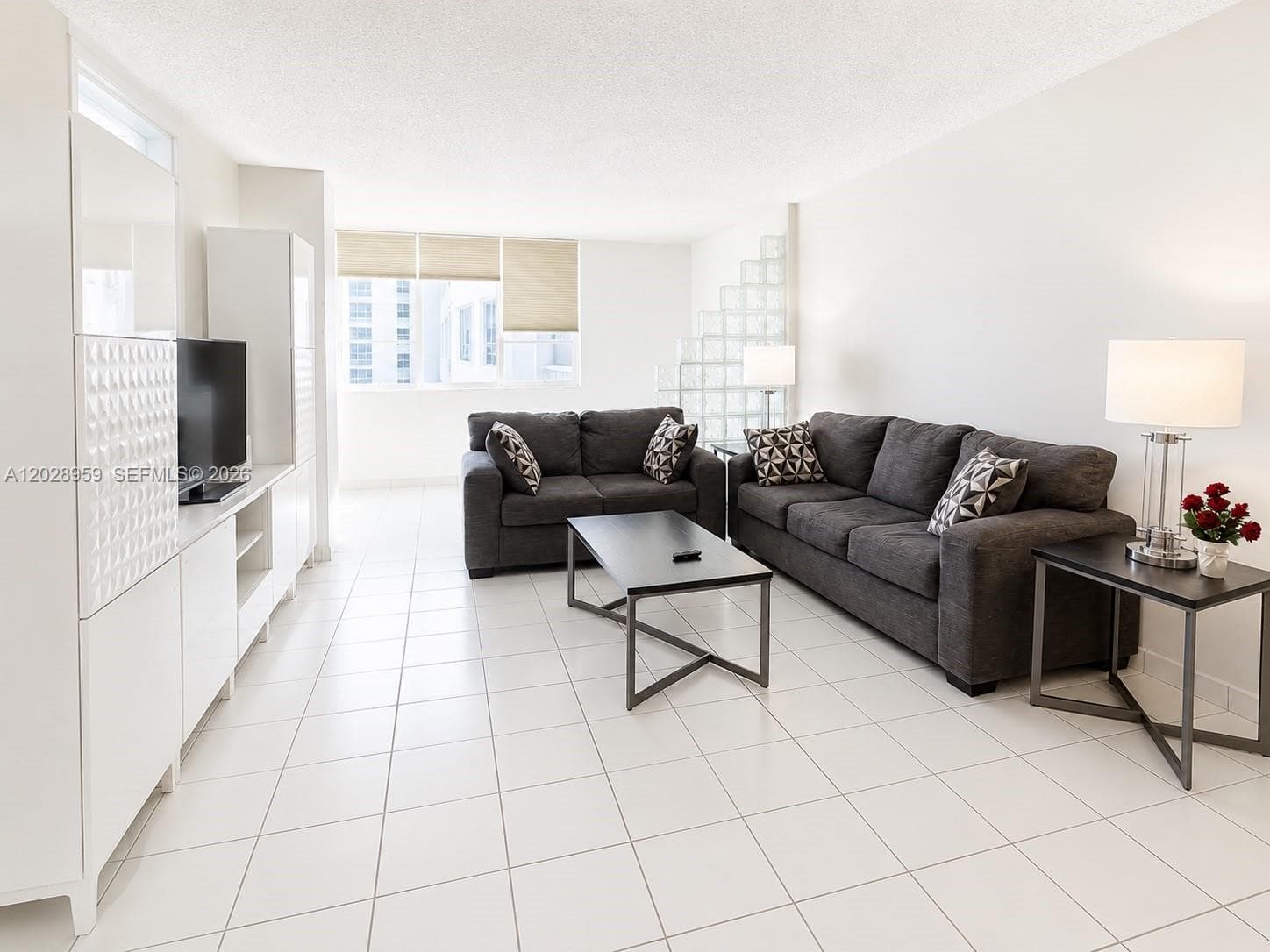 A12028959 — Miami Beach — 8