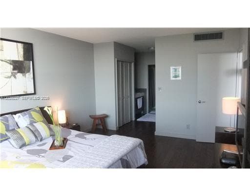 A12029227 — Miami Beach — 12