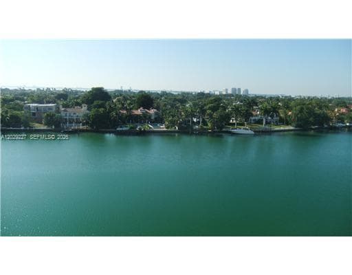 A12029227 — Miami Beach — 3