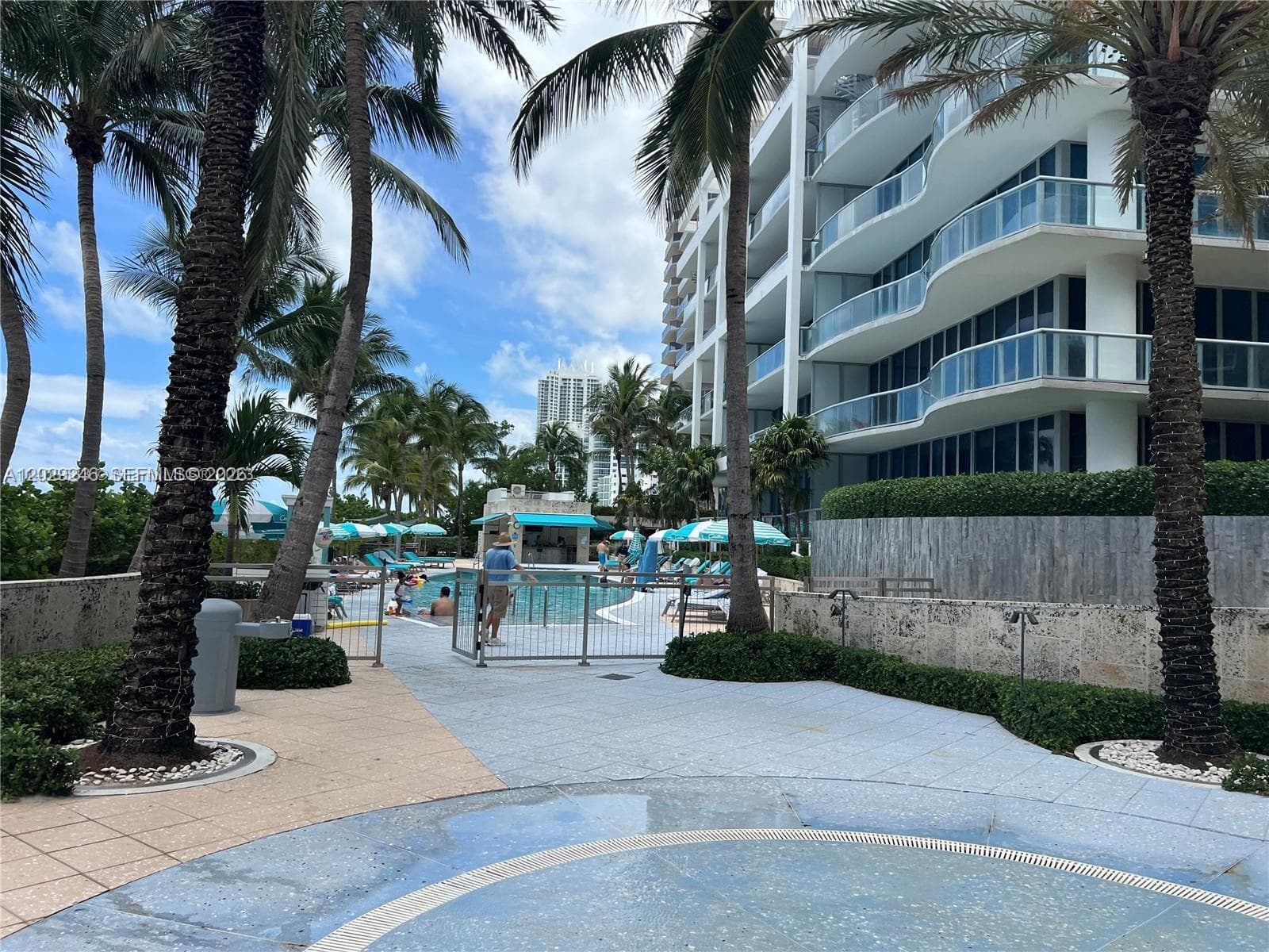 A12029246 — Miami Beach — 9