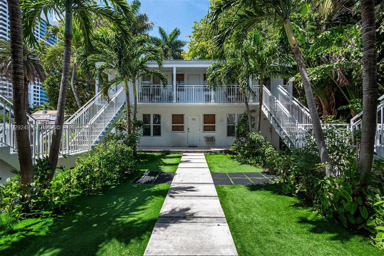A12029249 — Miami Beach — 2