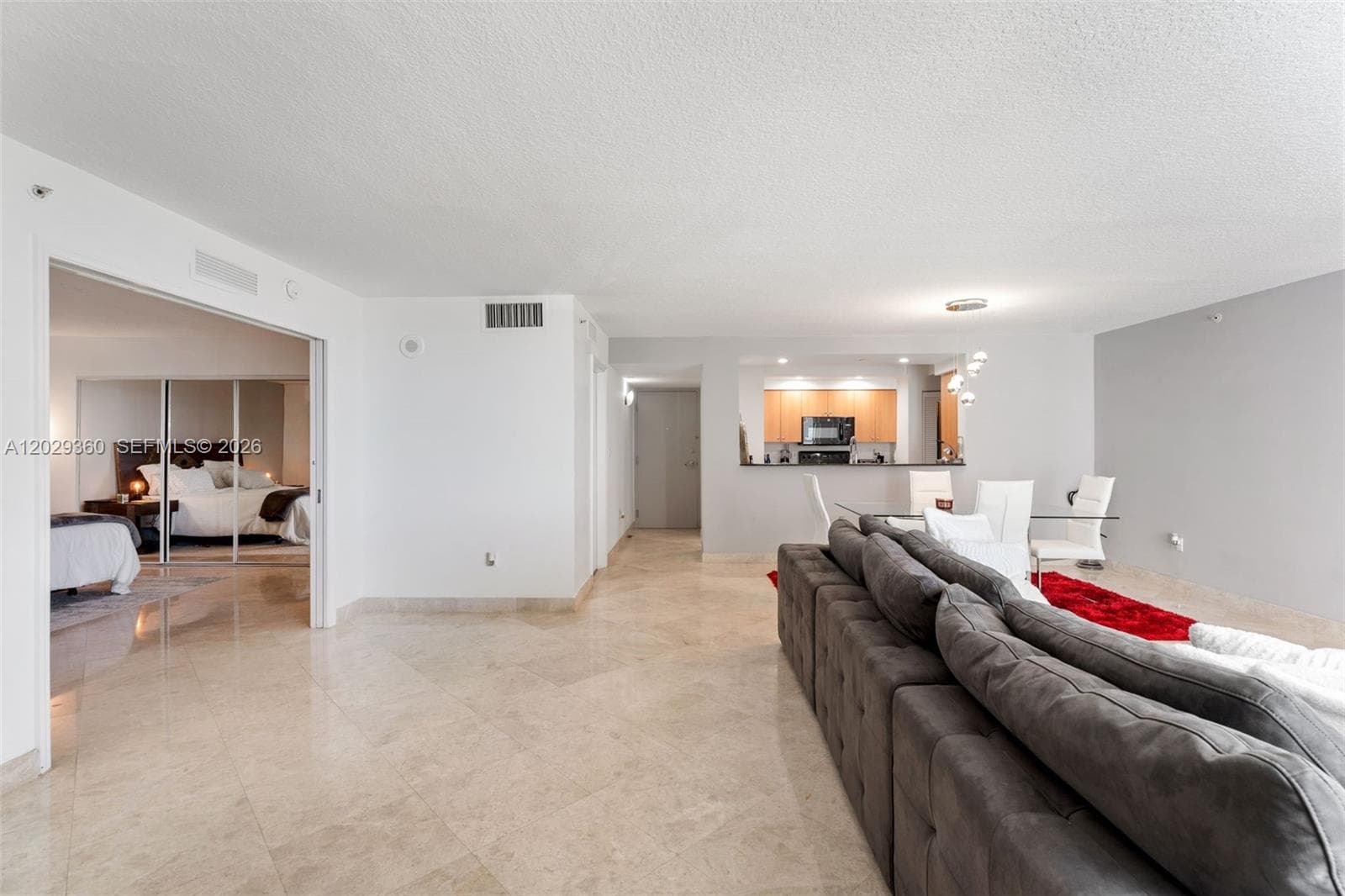 A12029360 — Miami Beach — 13
