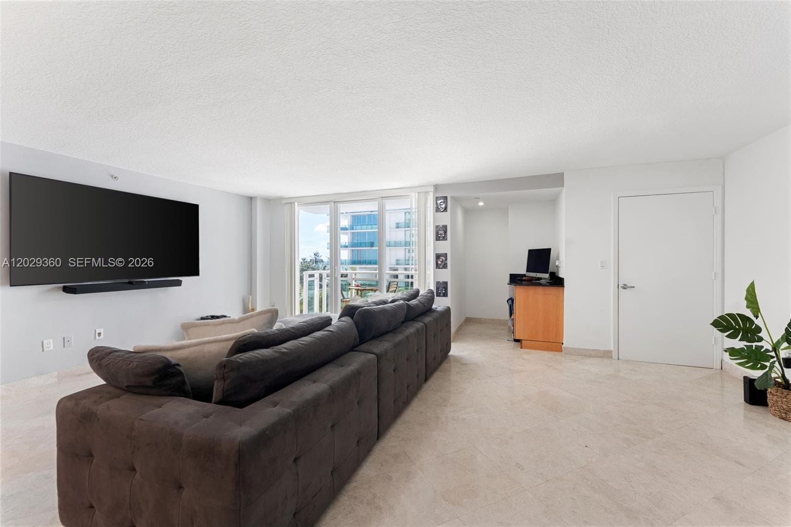 A12029360 — Miami Beach — 9