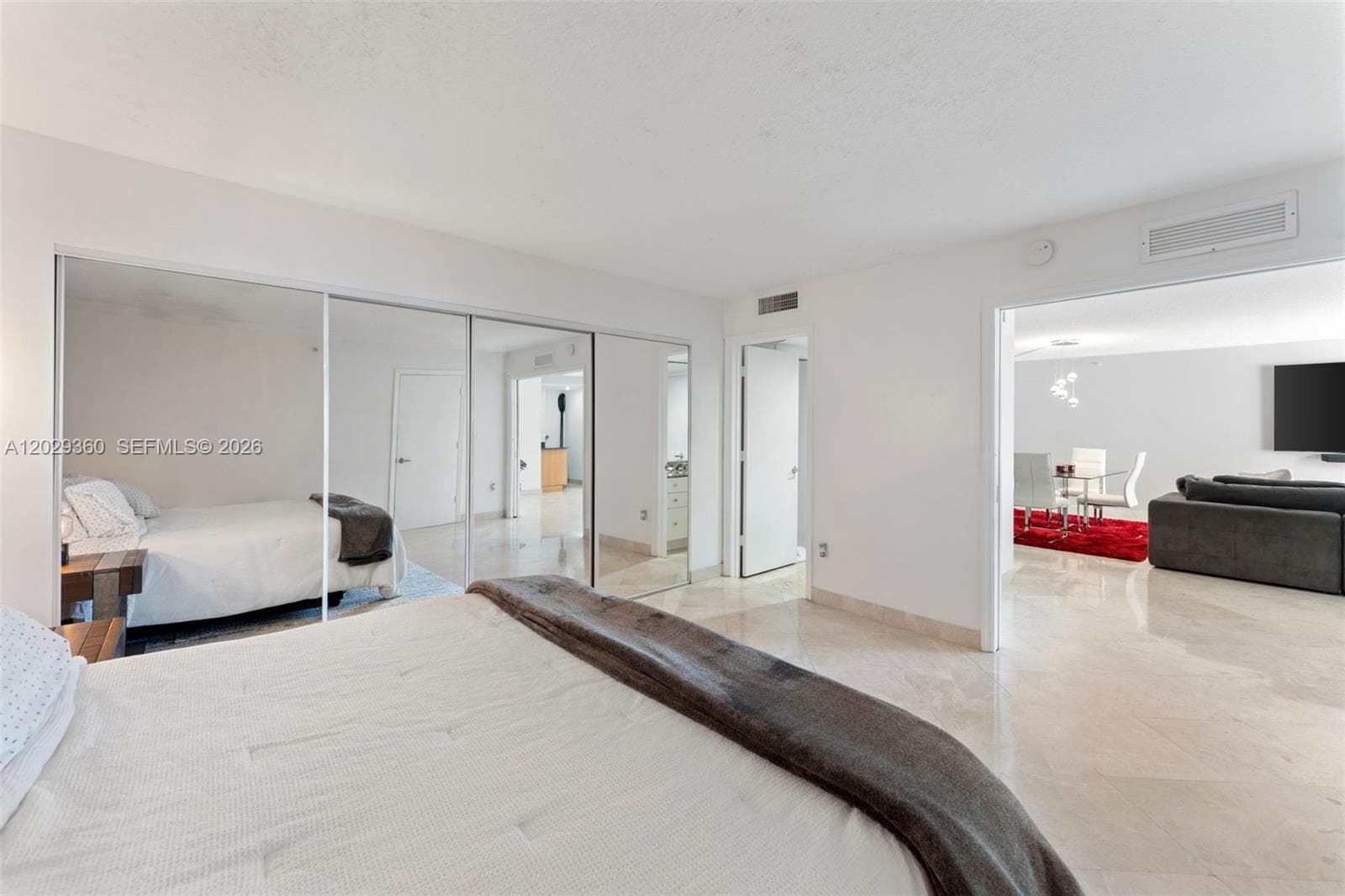 A12029360 — Miami Beach — 15