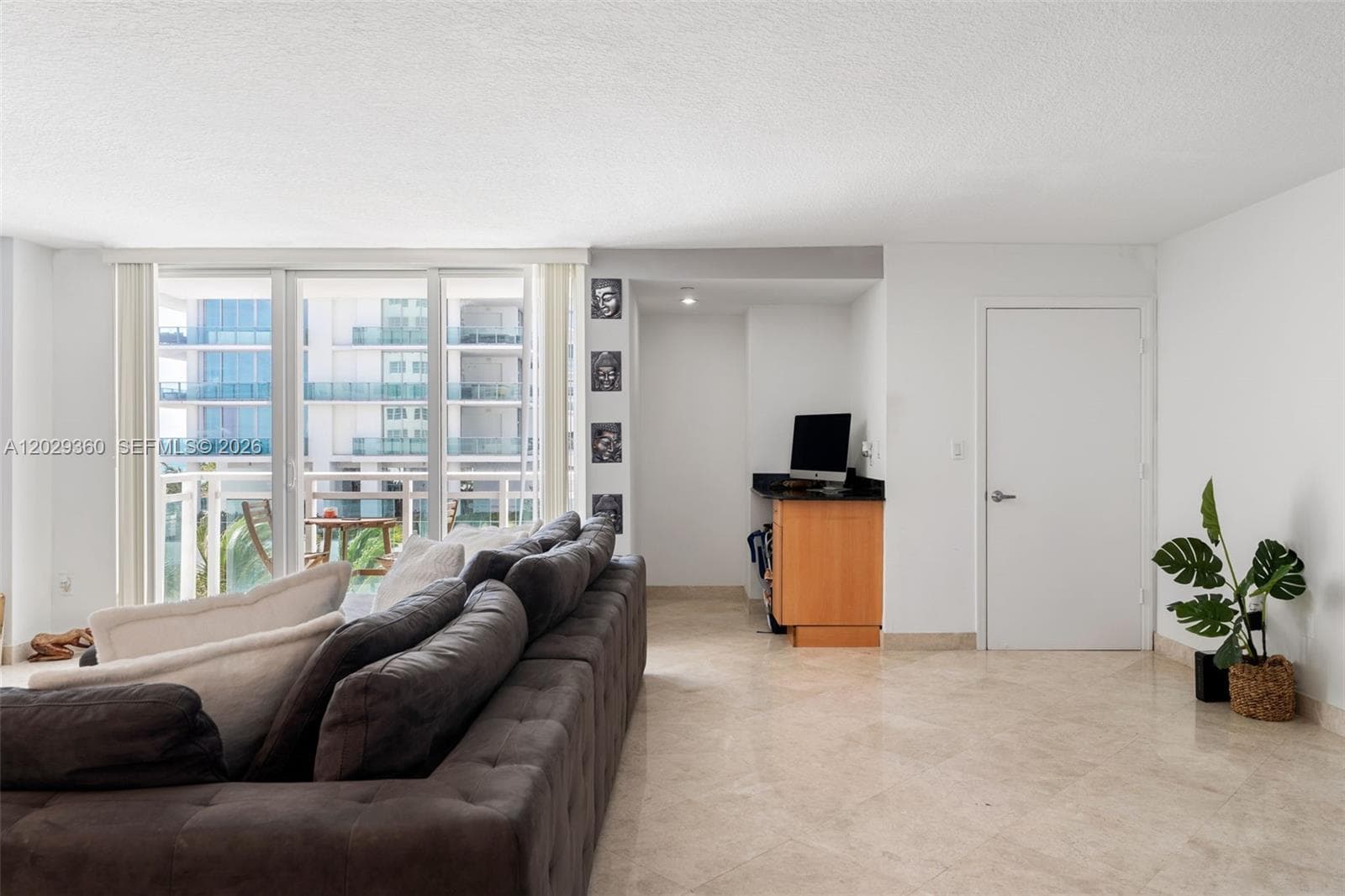 A12029360 — Miami Beach — 8