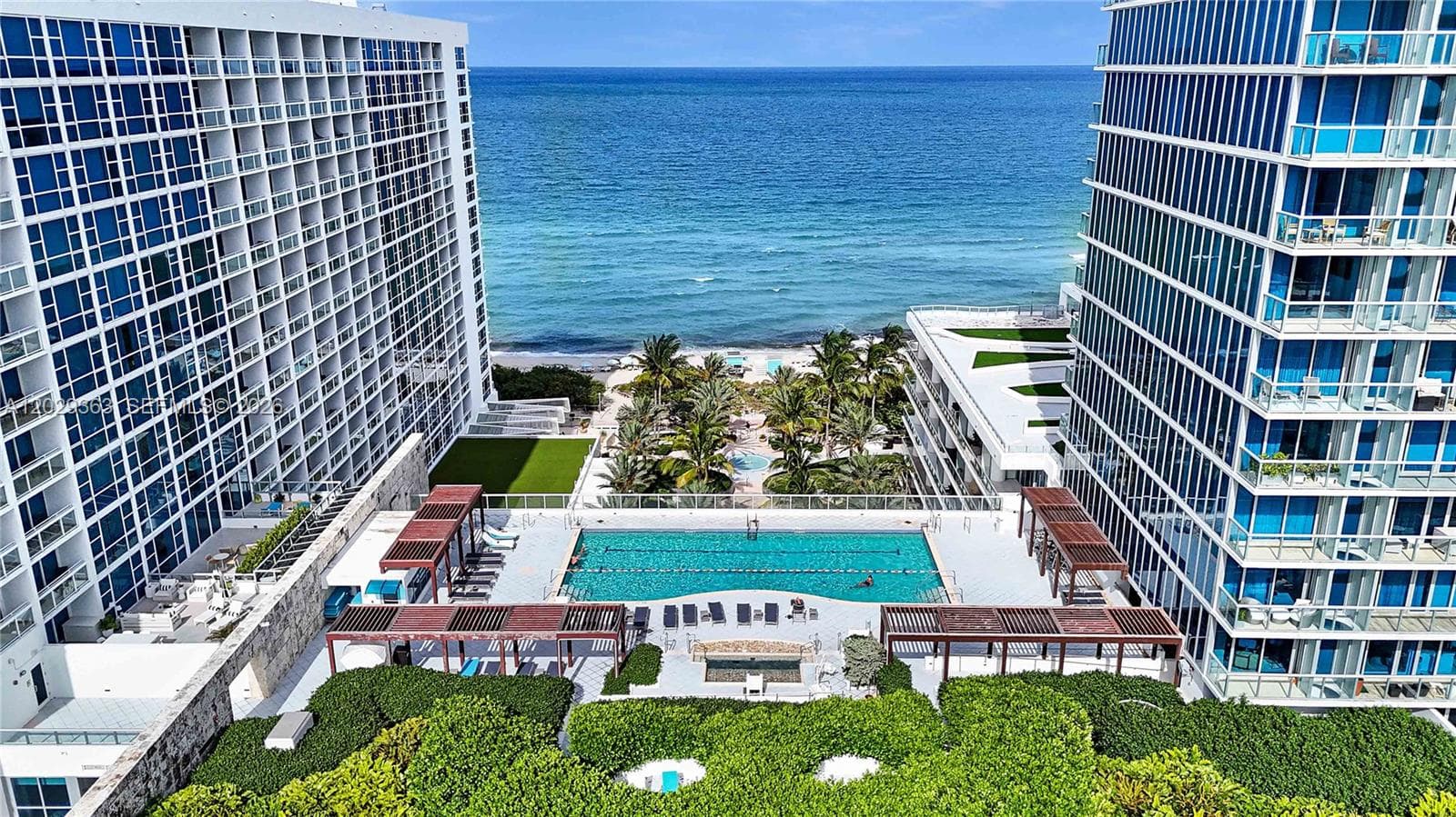 A12029363 — Miami Beach — 44