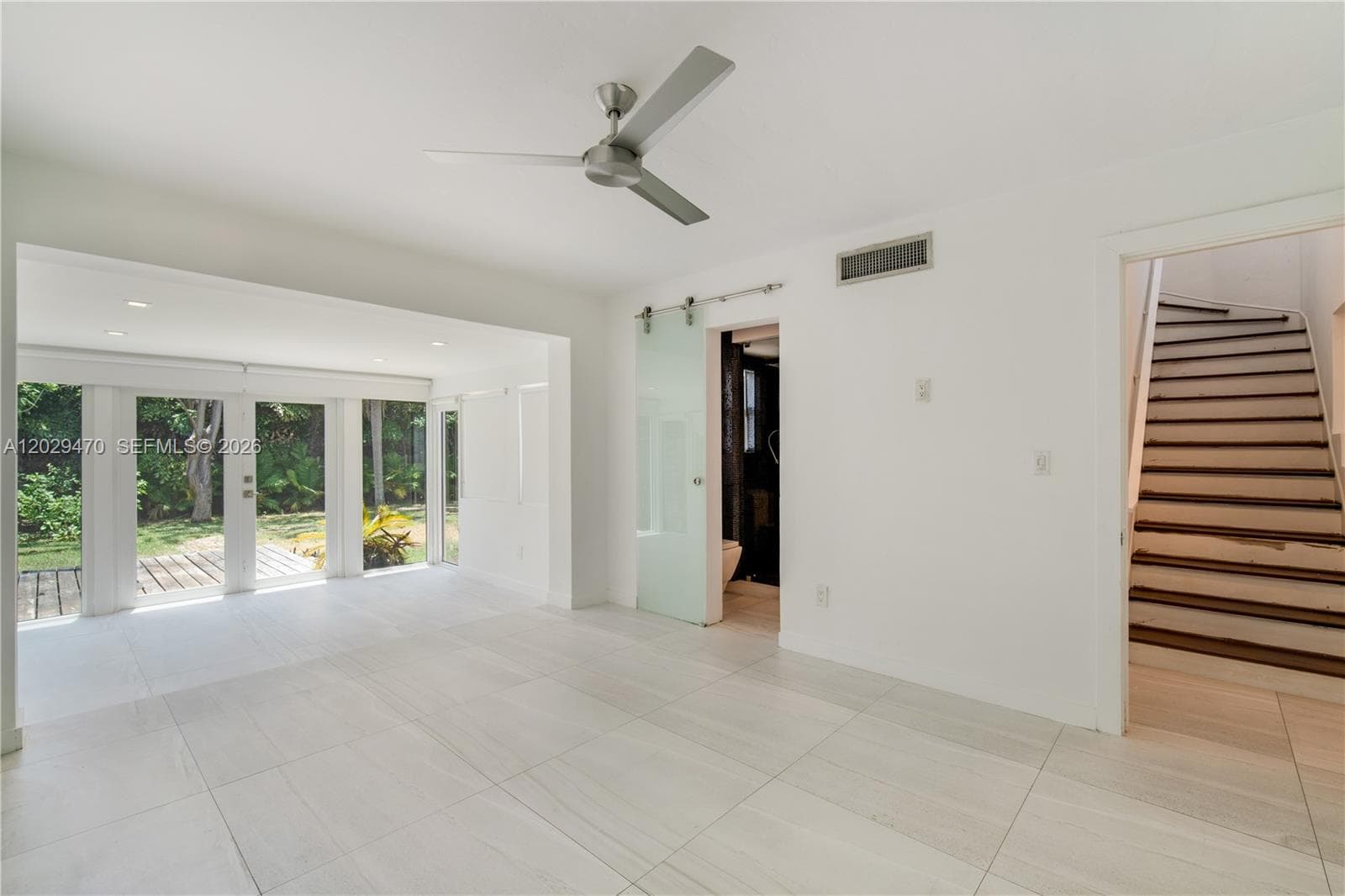 A12029470 — Miami Beach — 27