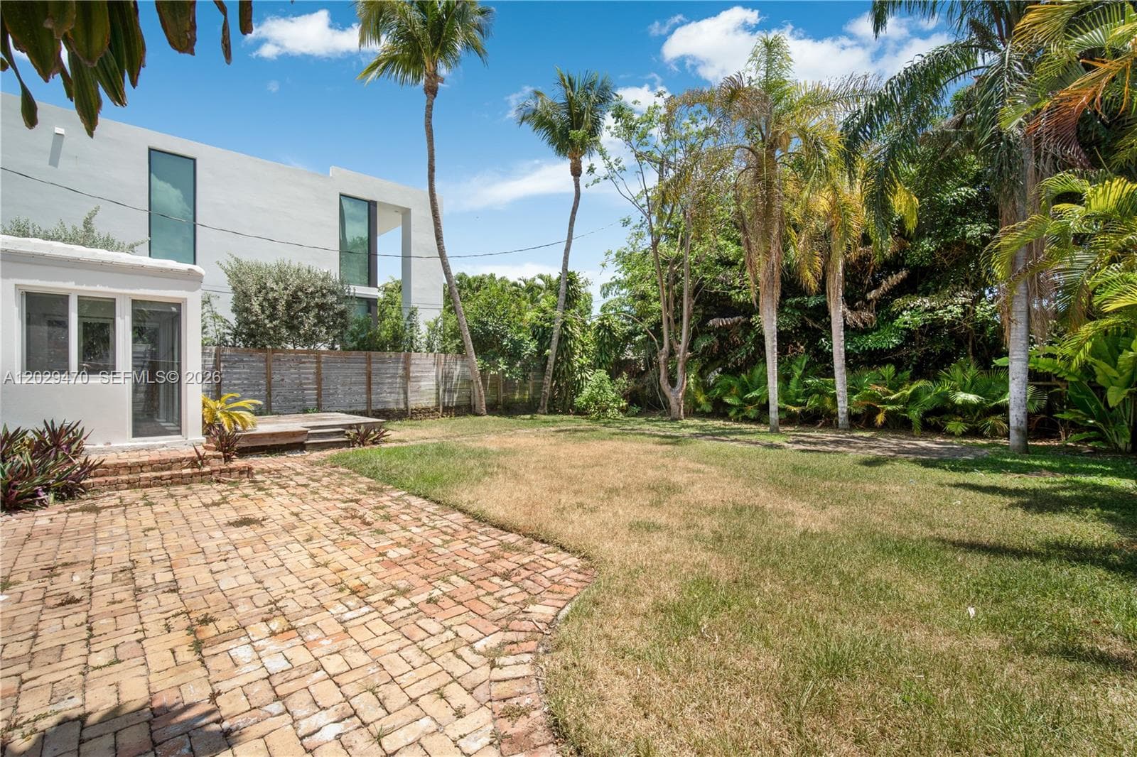 A12029470 — Miami Beach — 18