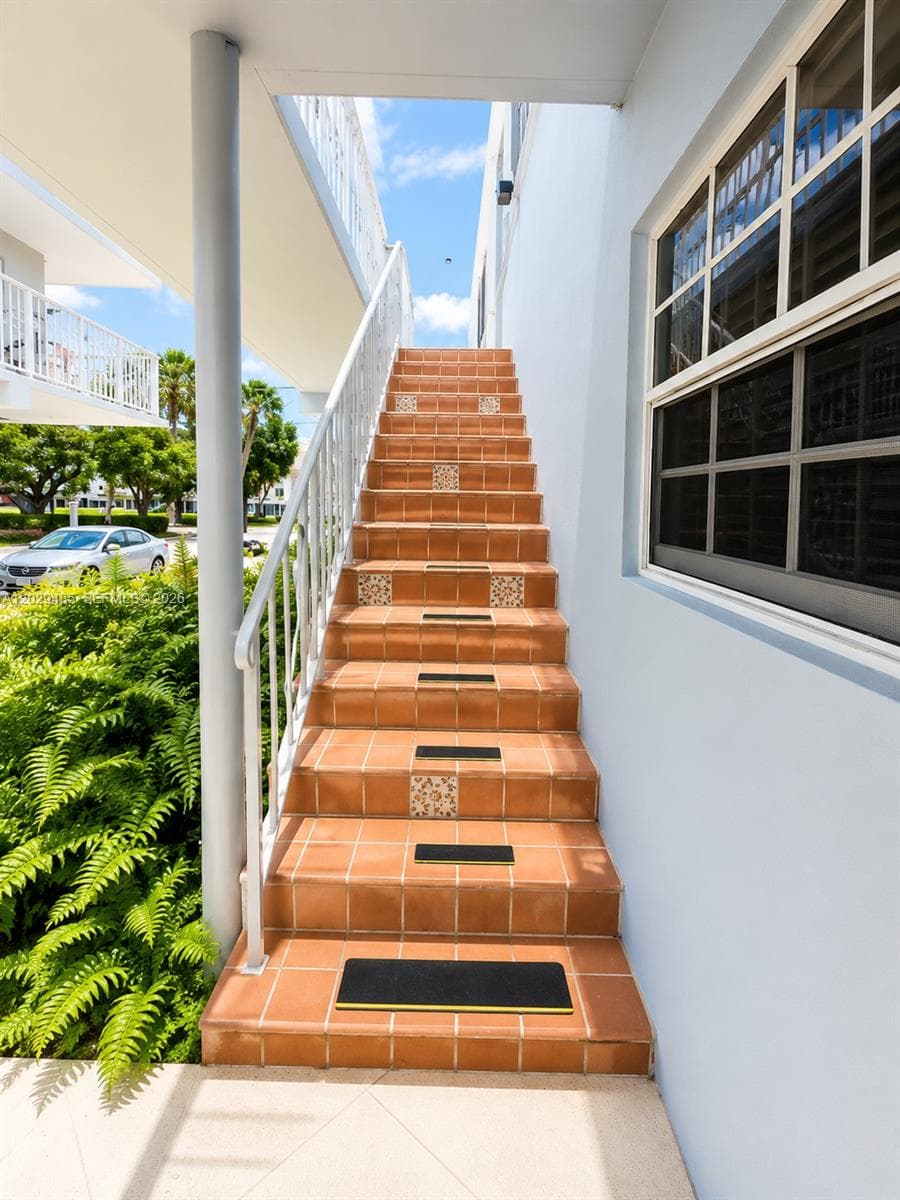 A12029485 — Miami Beach — 16
