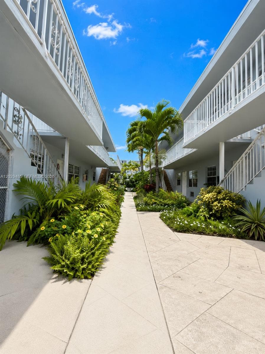 A12029485 — Miami Beach — 3