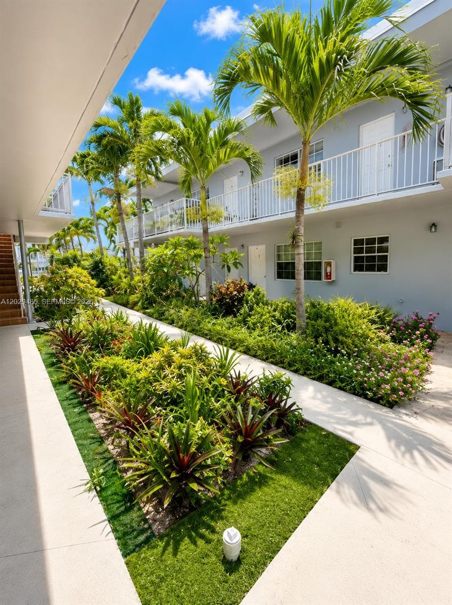 A12029485 — Miami Beach — 5