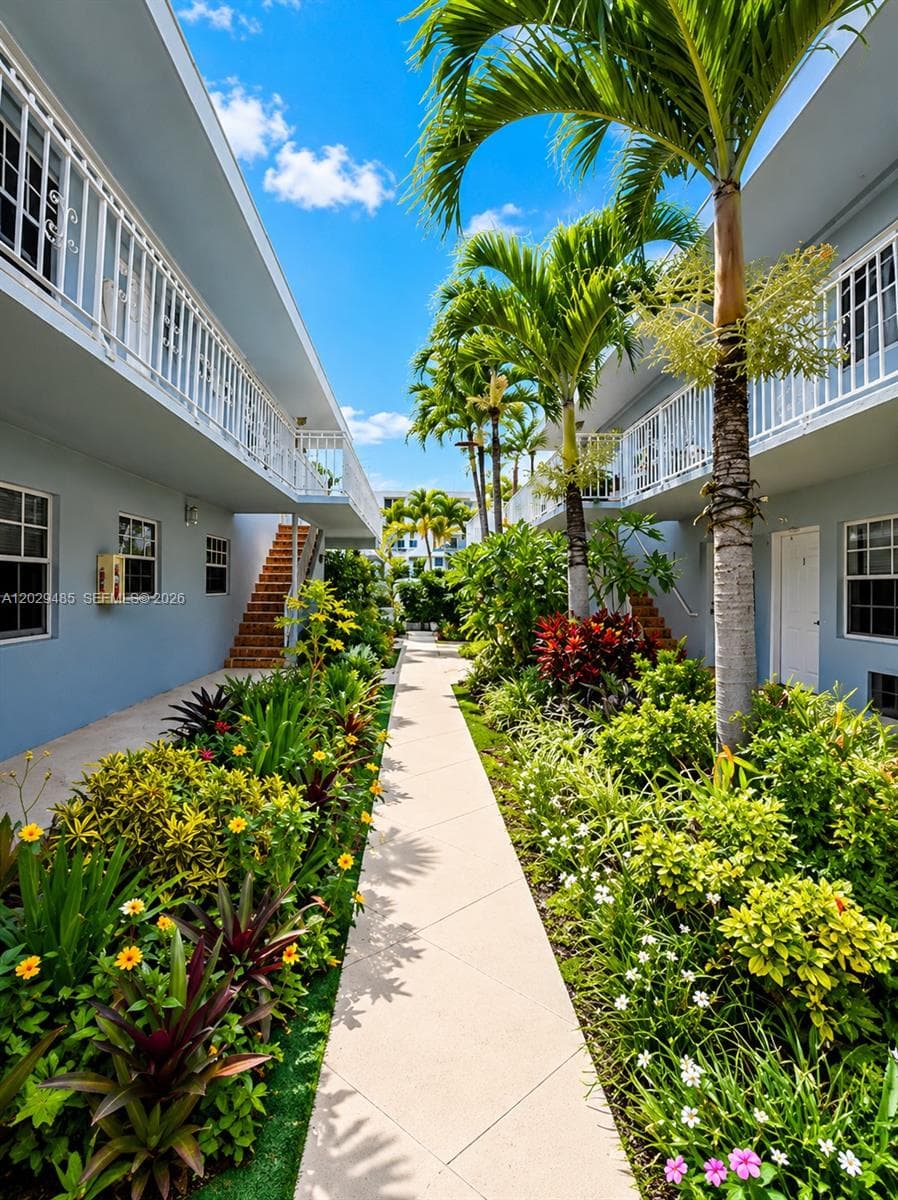 A12029485 — Miami Beach — 4