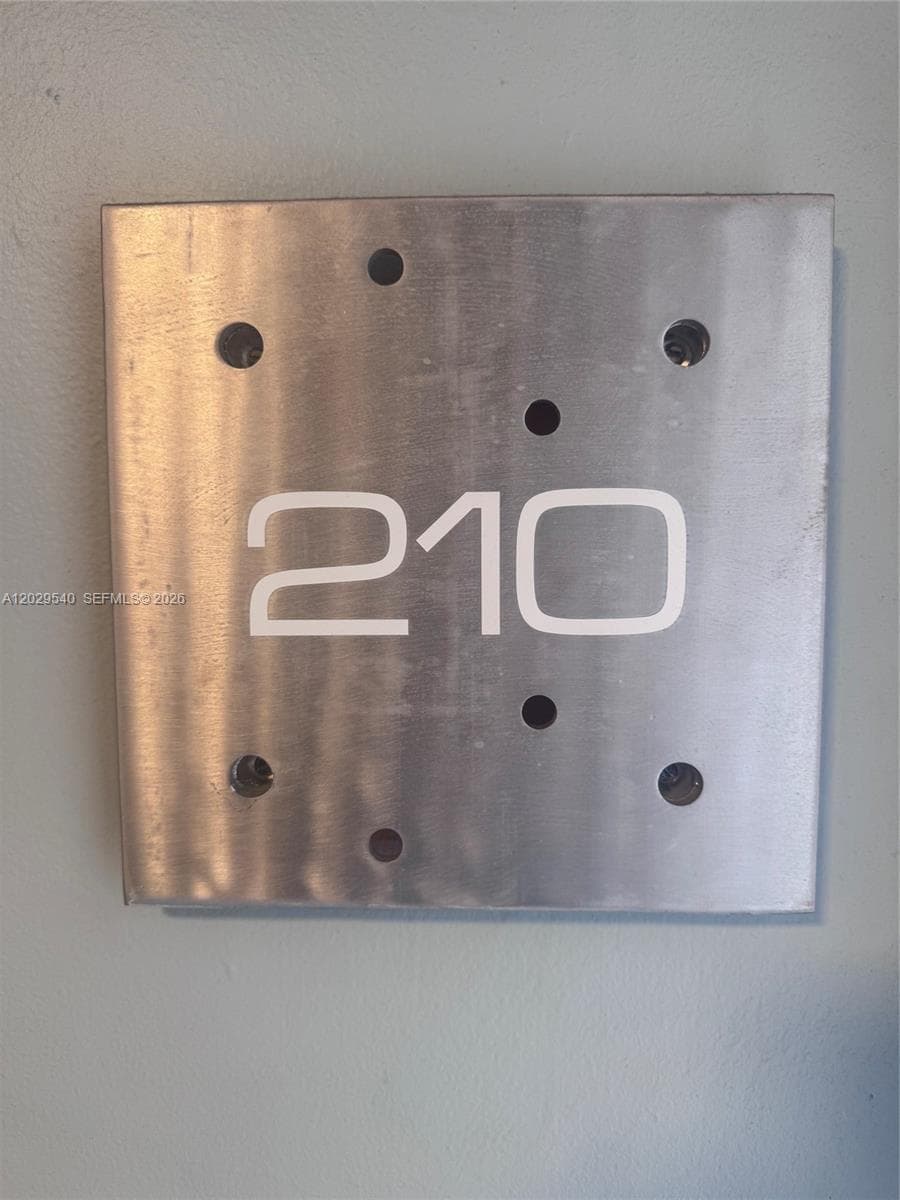 A12029540 — Miami Beach — 2