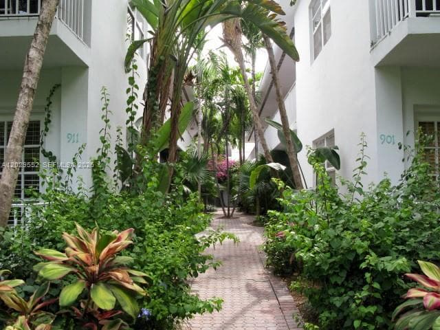 A12029552 — Miami Beach